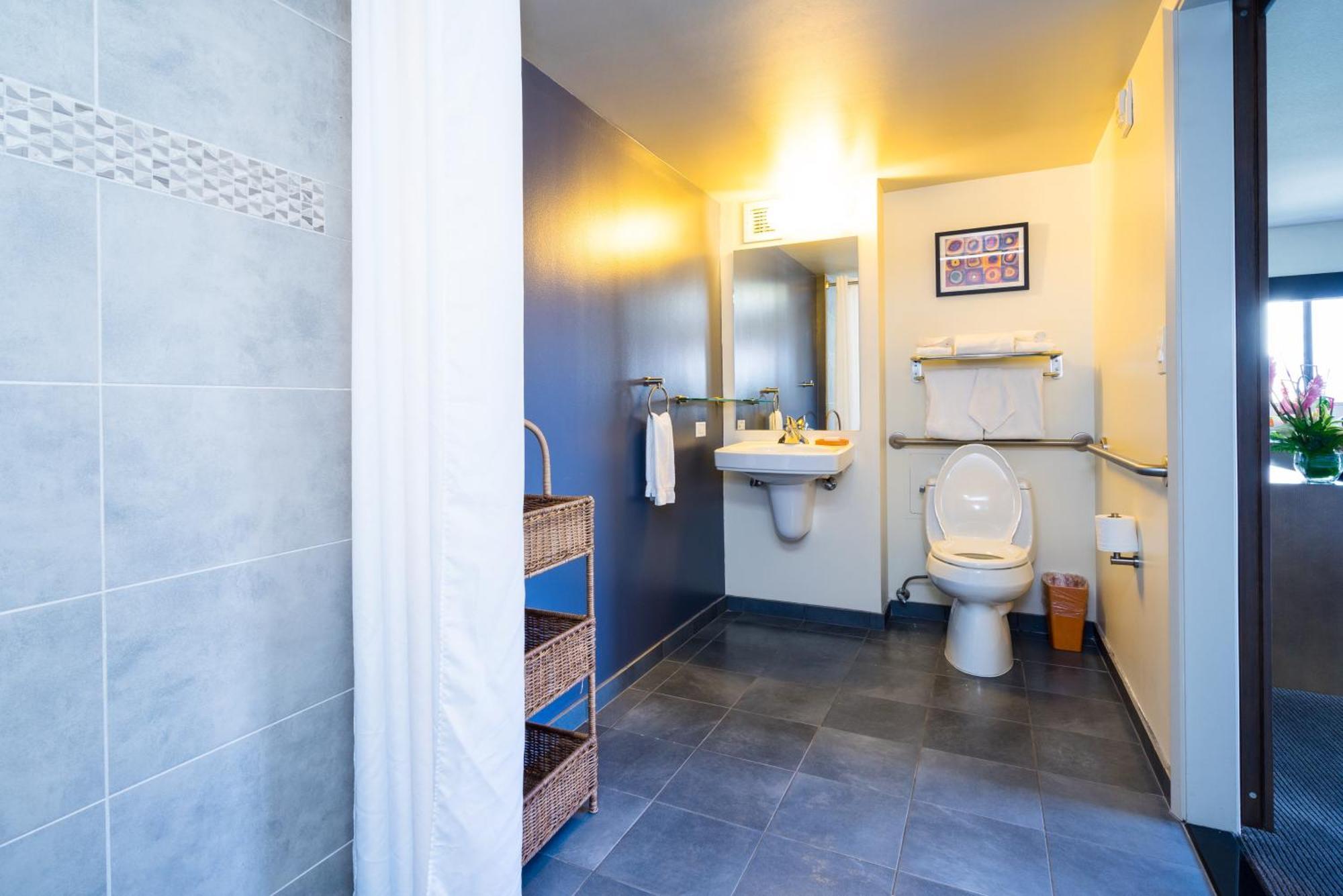 Junior Suite Ocean View Accessible