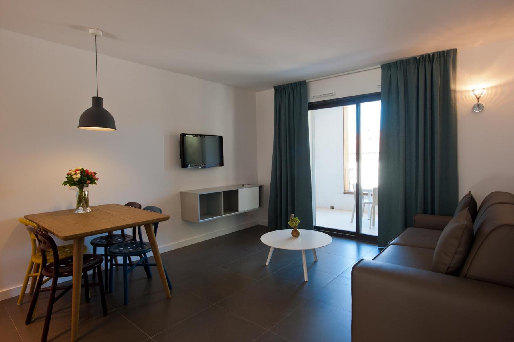 One-Bedroom Apartment (4 Adults),1215212074:JPEG