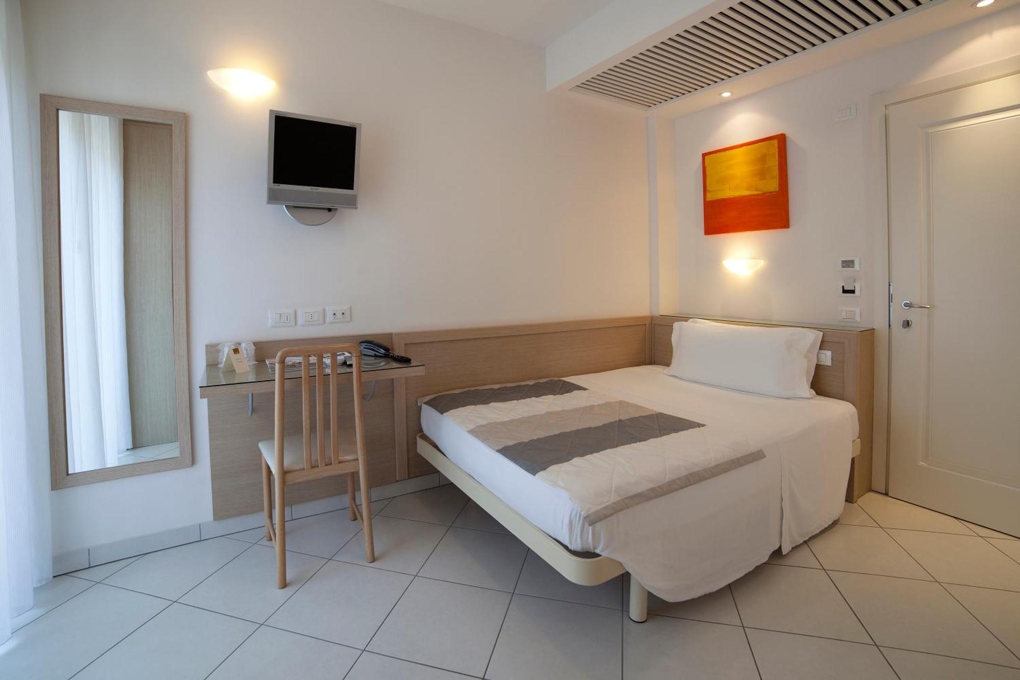 Standard Single Room,170126802:JPEG