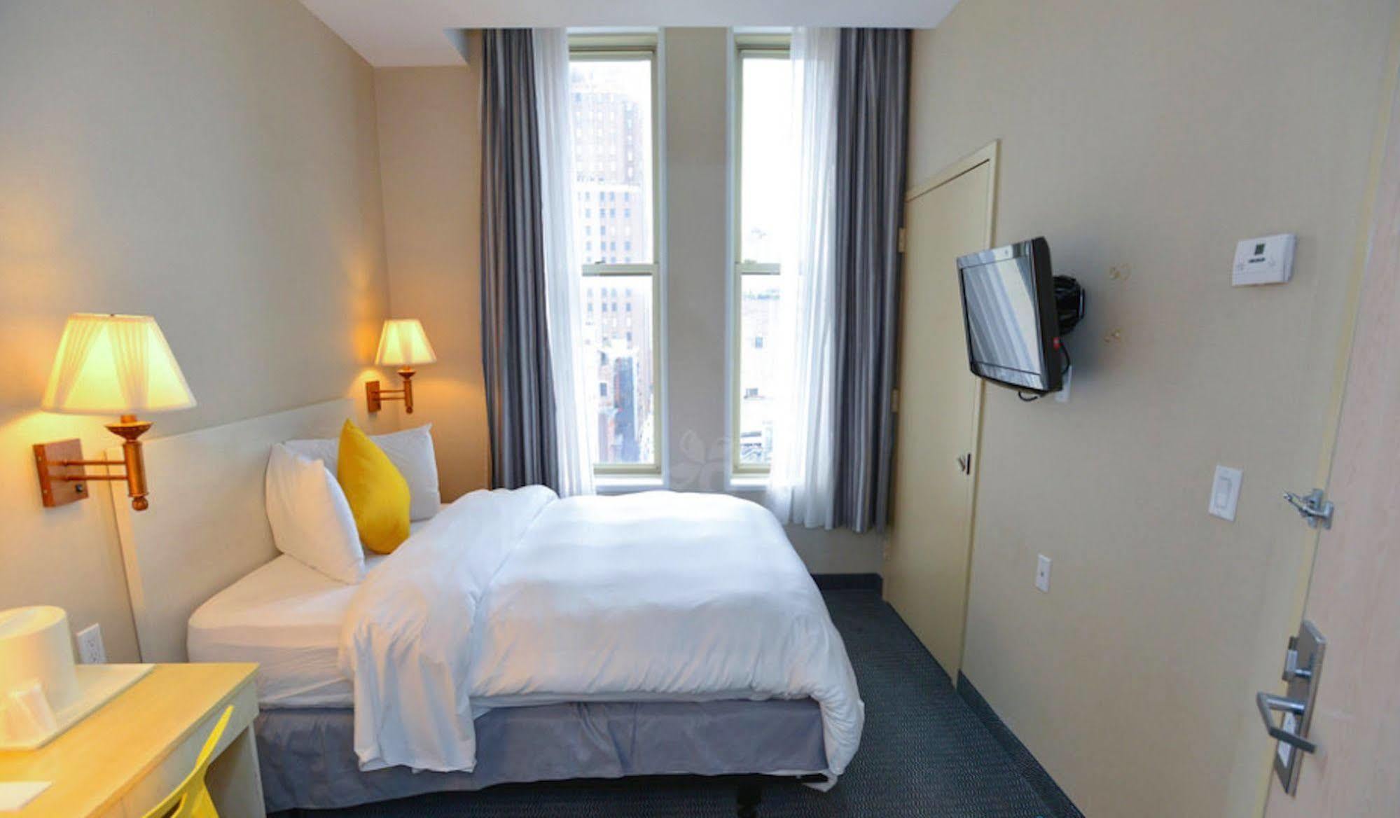 Deluxe Double Queen Suite