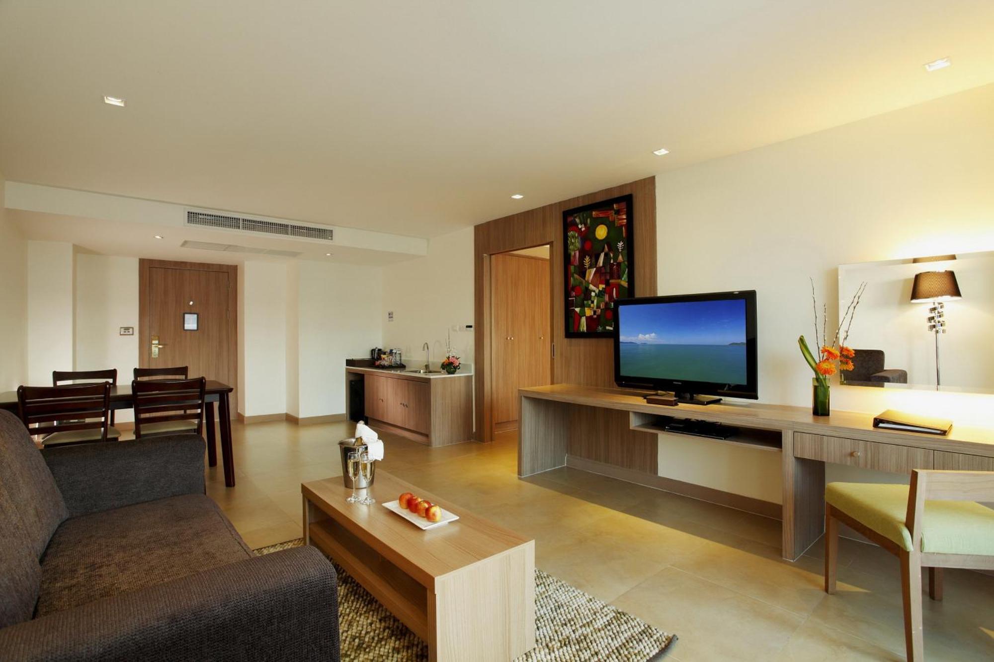 CENTARA 1 BEDROOM SUITE KINGSOFA BED,703643071:JPEG