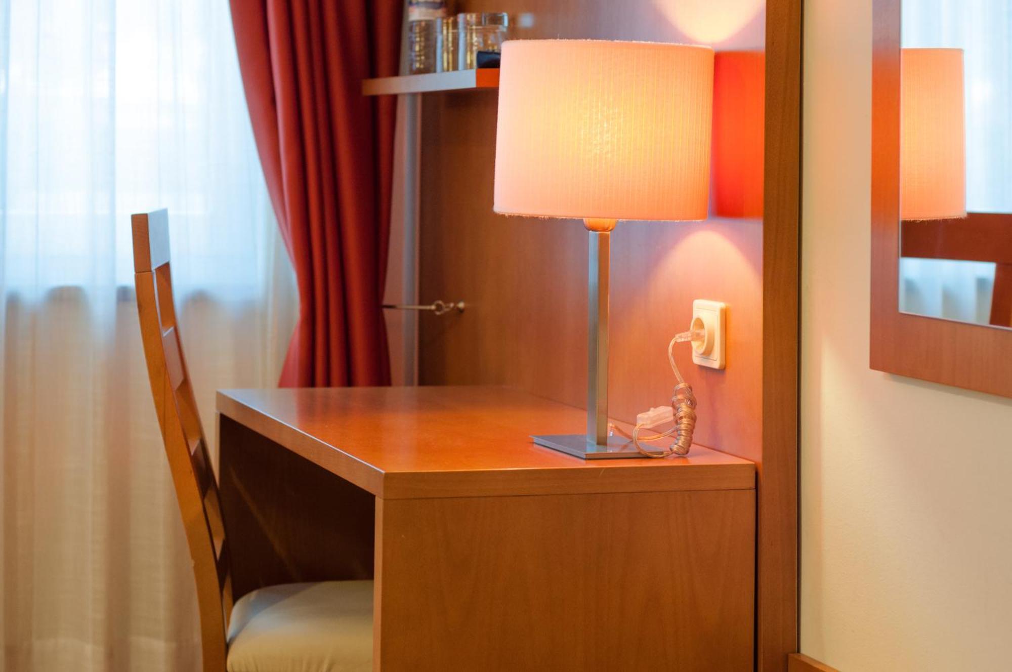 Quarto Familiar (2 Adultos + 1 Criança)