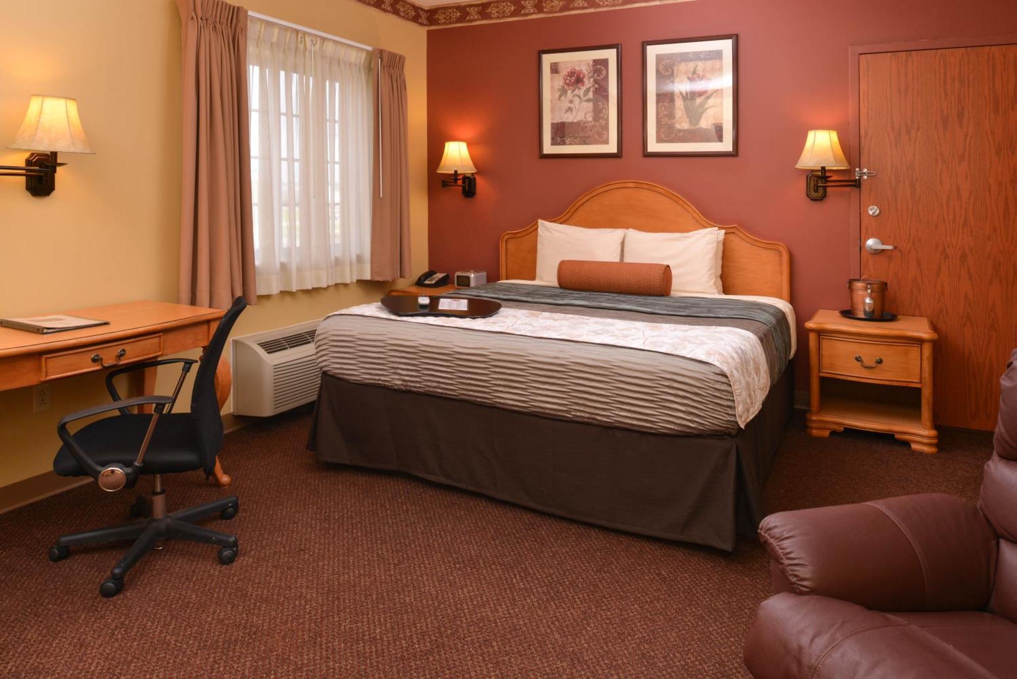 King Suite with Spa Bath,703830460:JPEG