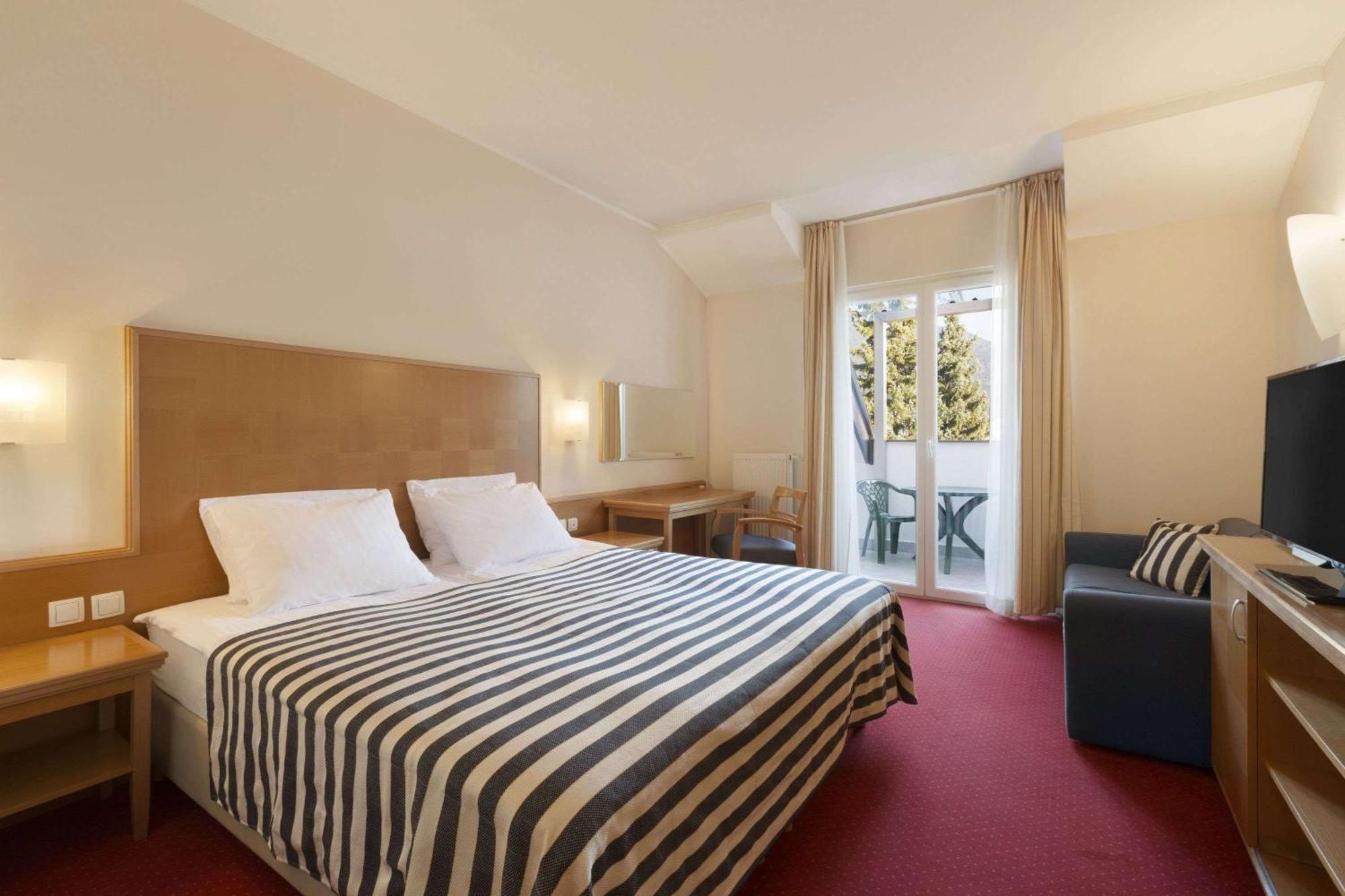 Standard Room One King Bed or Two Twin Beds