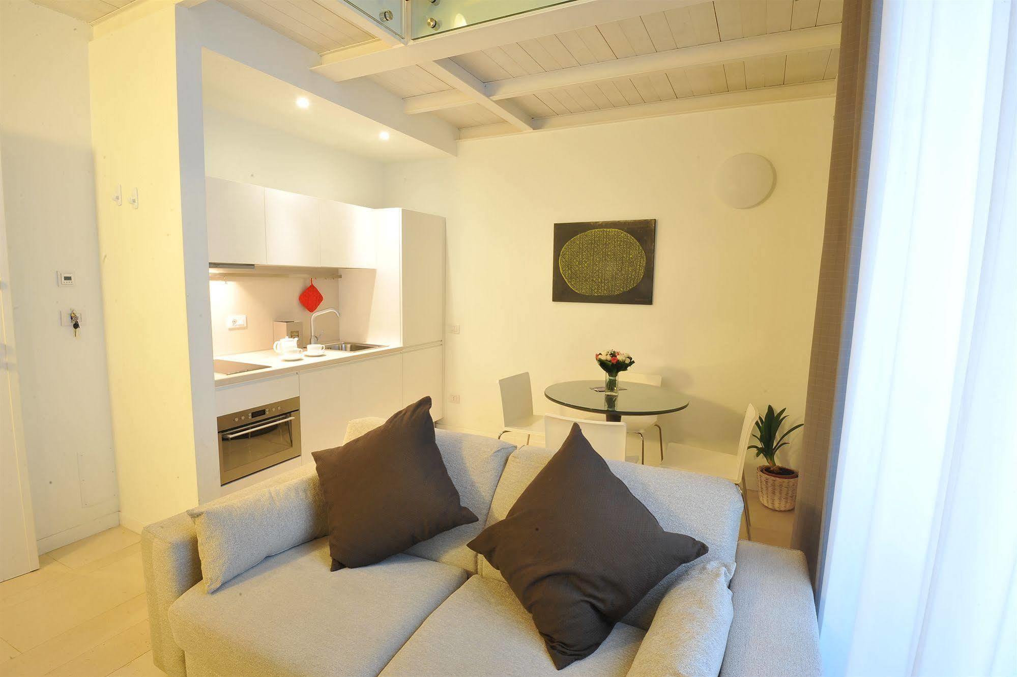 Deluxe One-Bedroom Apartment,161151405:JPEG