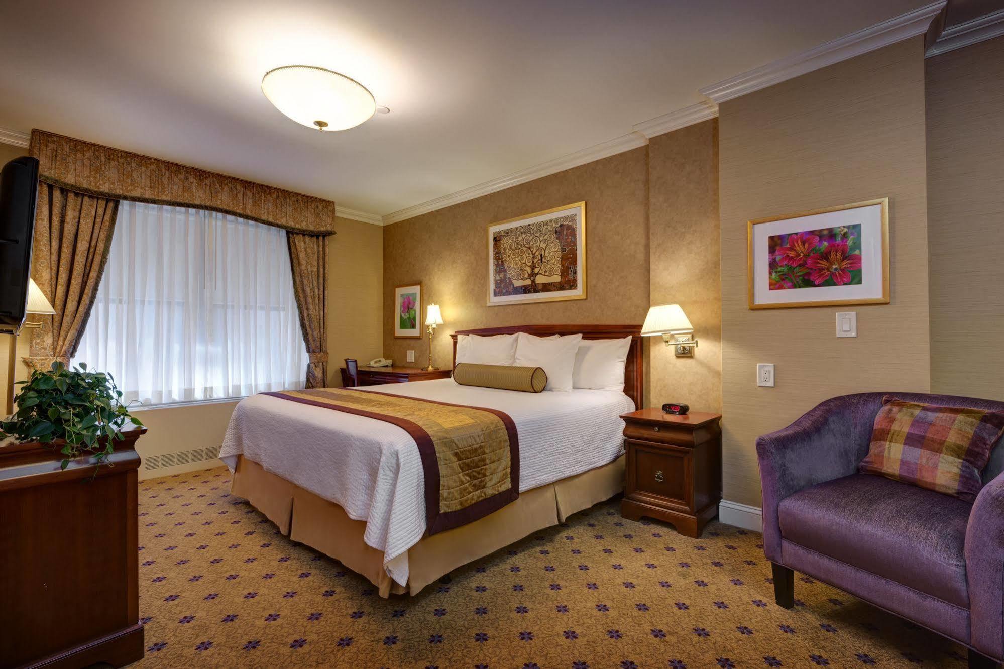 Deluxe One-Bedroom Suite