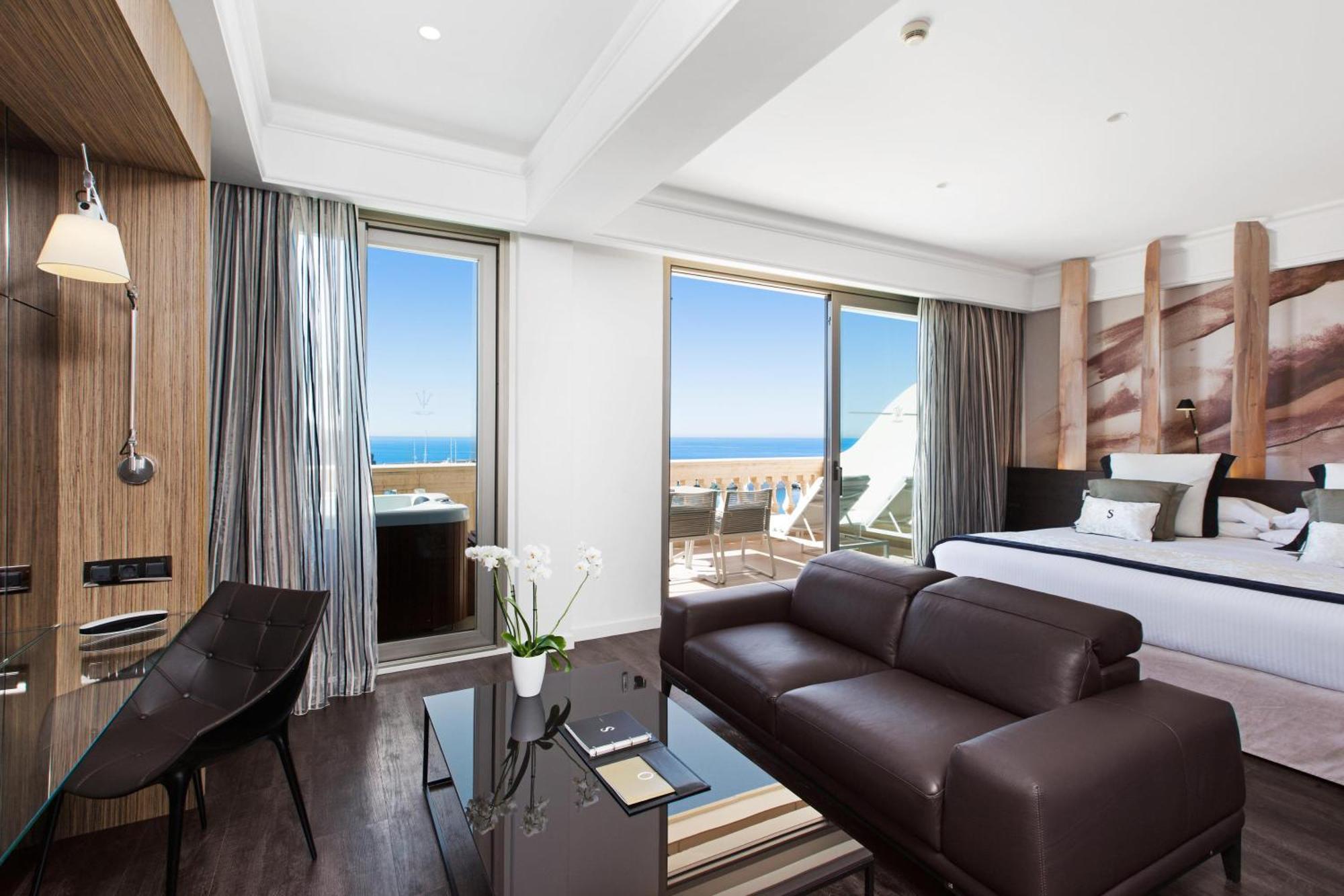 Suite Junior con vistas al mar y bañera de hidromasaje