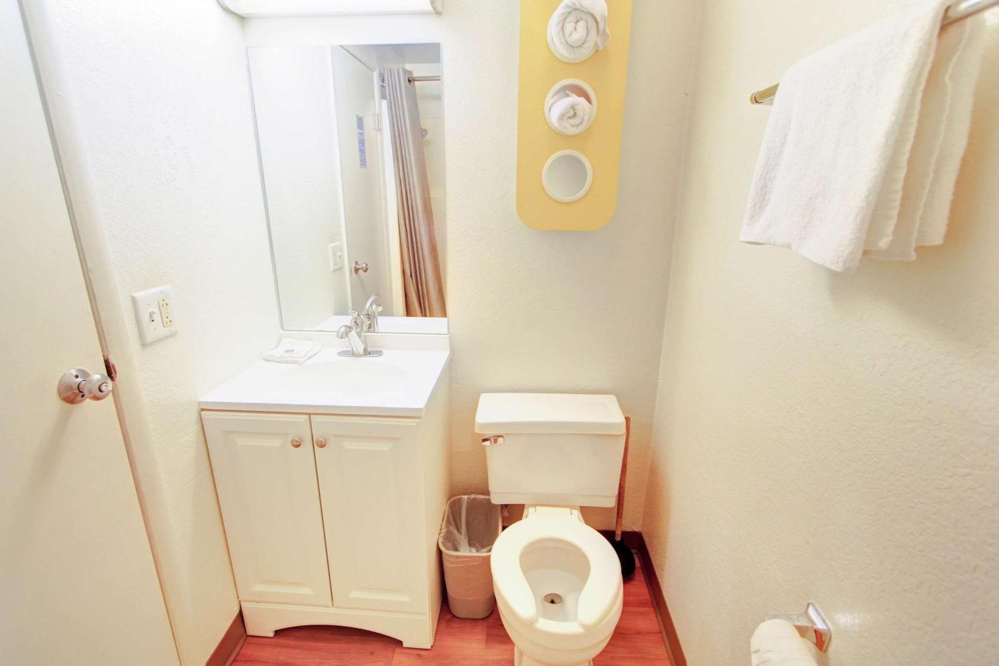 Queen Room - Mobility Access/Non-Smoking