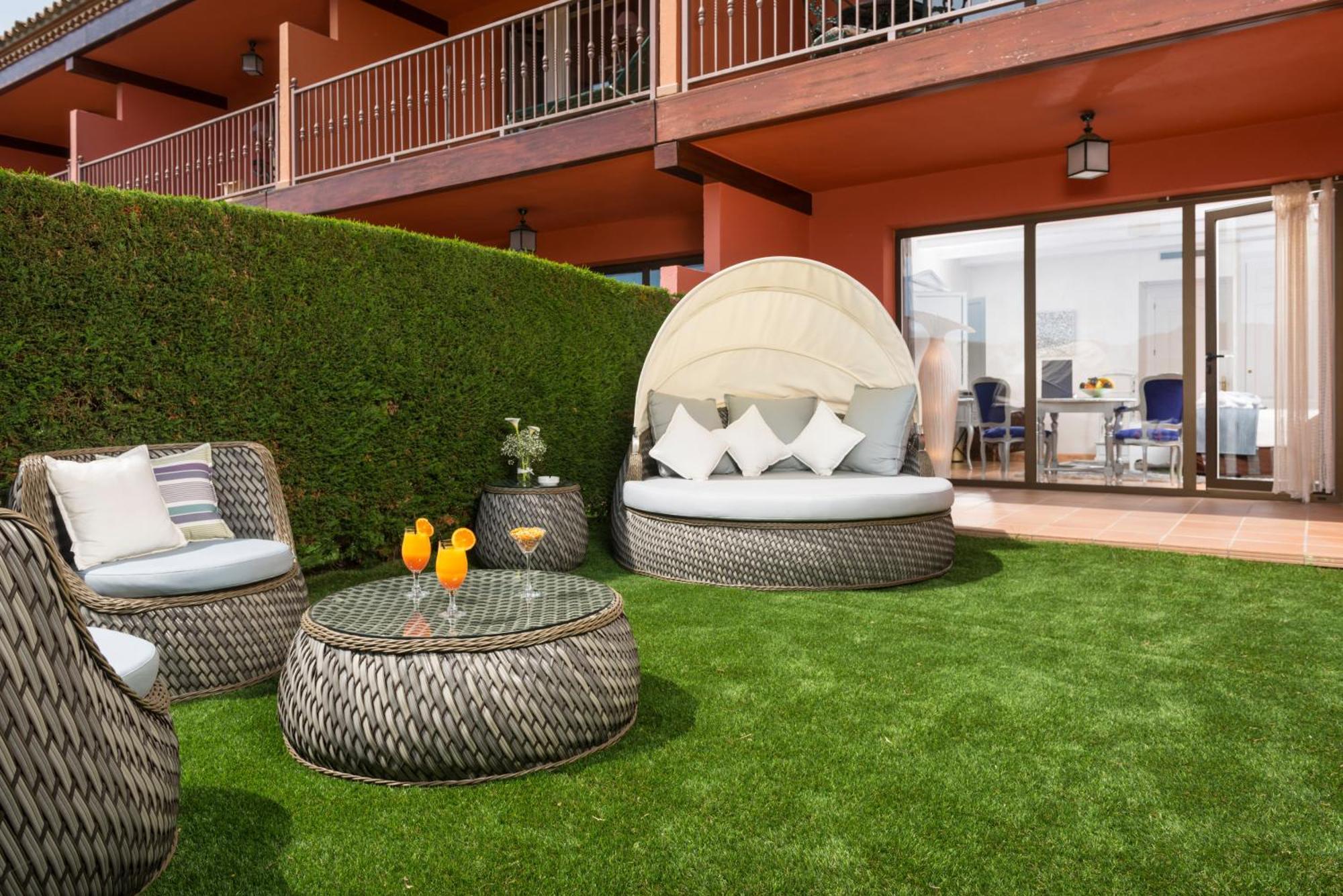 Double Room Private Garden Spa Access