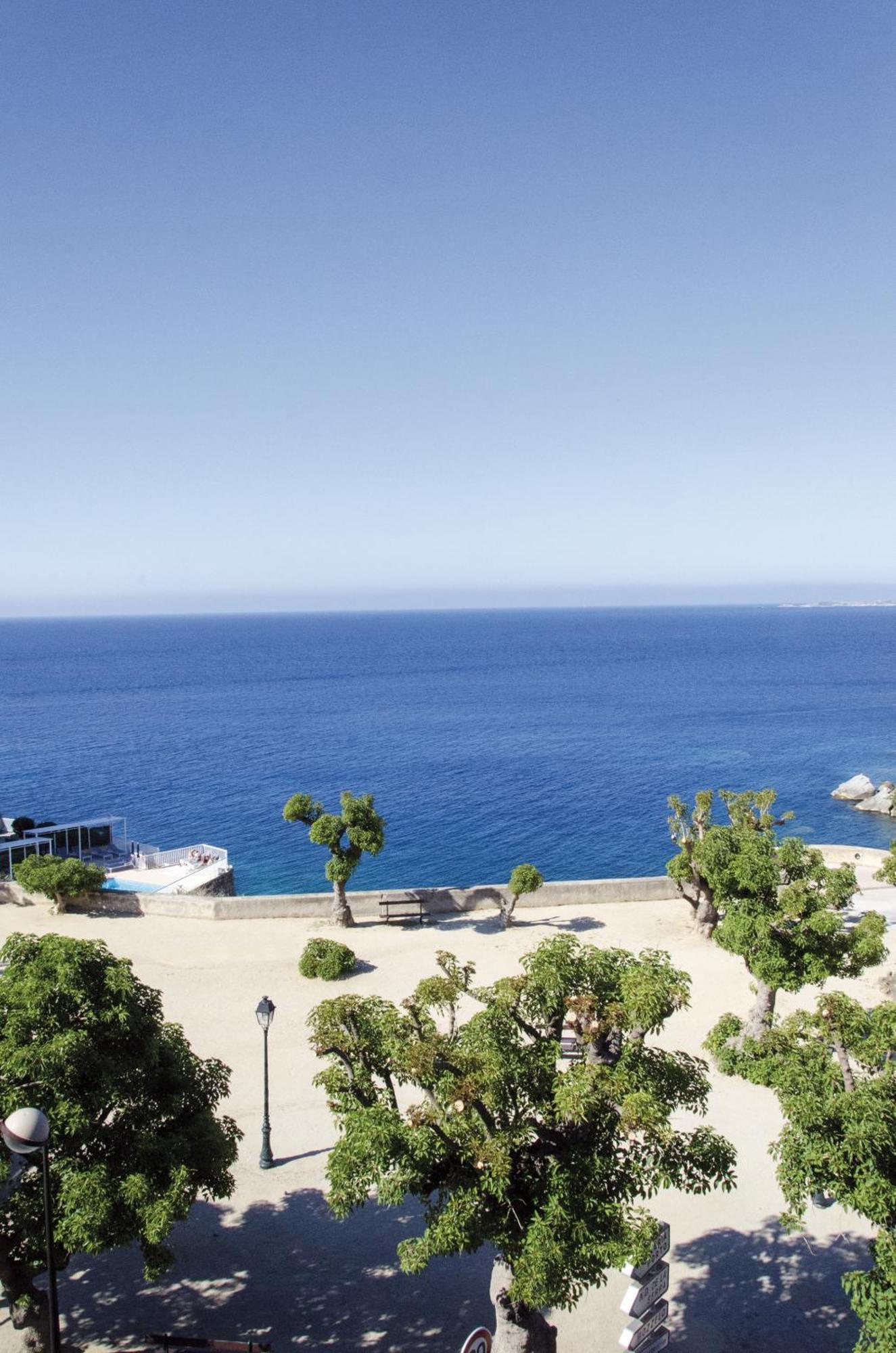Double or Twin Room Sea View