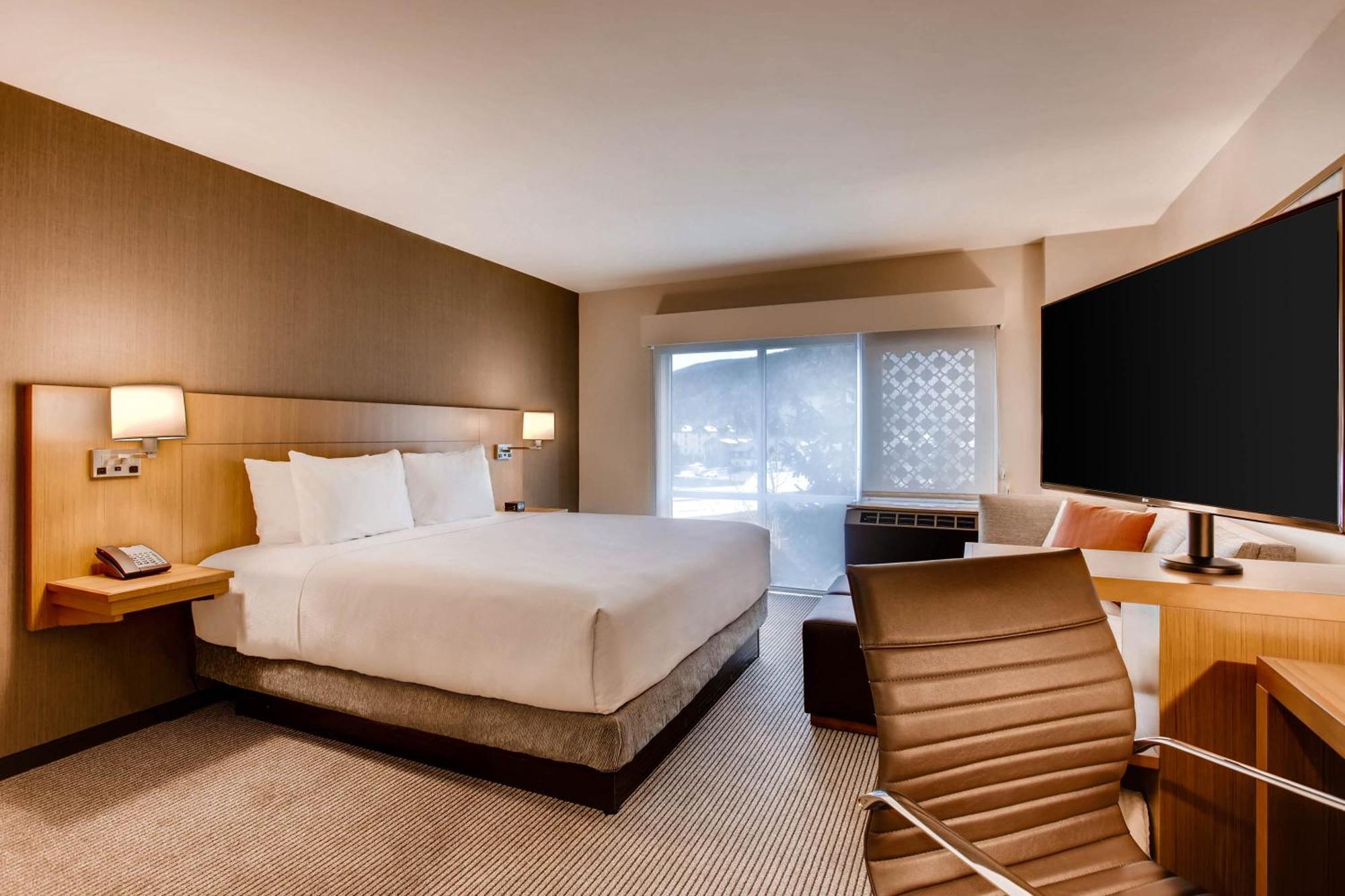 King Room and Mountain View