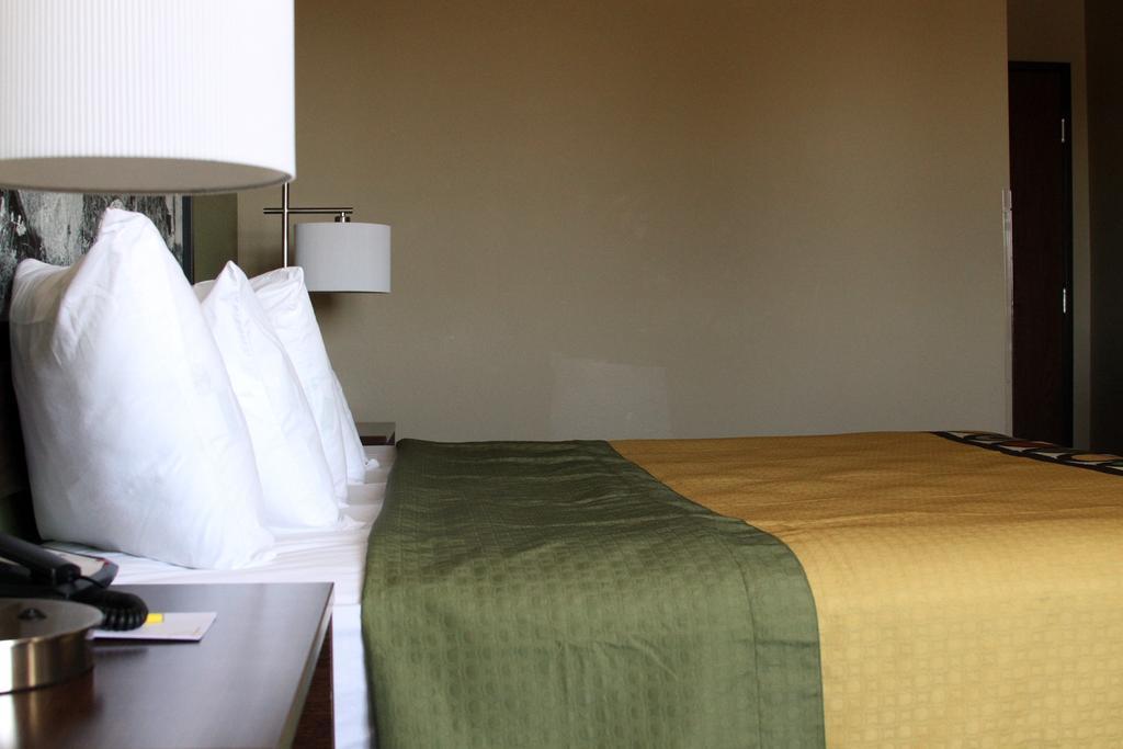 King Room Mobility Access or Non-Smoking