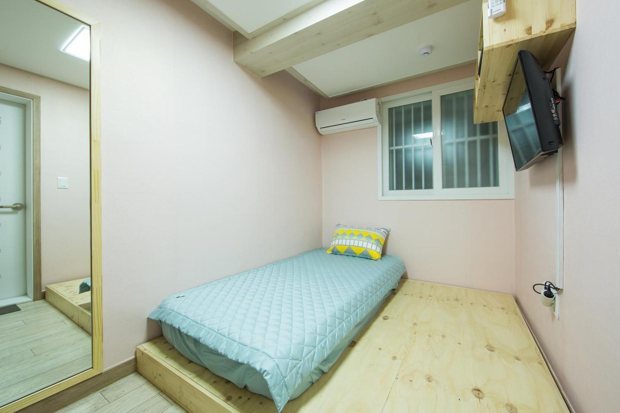 Economy Single Room