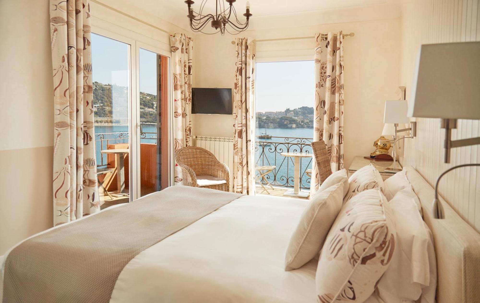Superior Double Room Balcony front Sea View