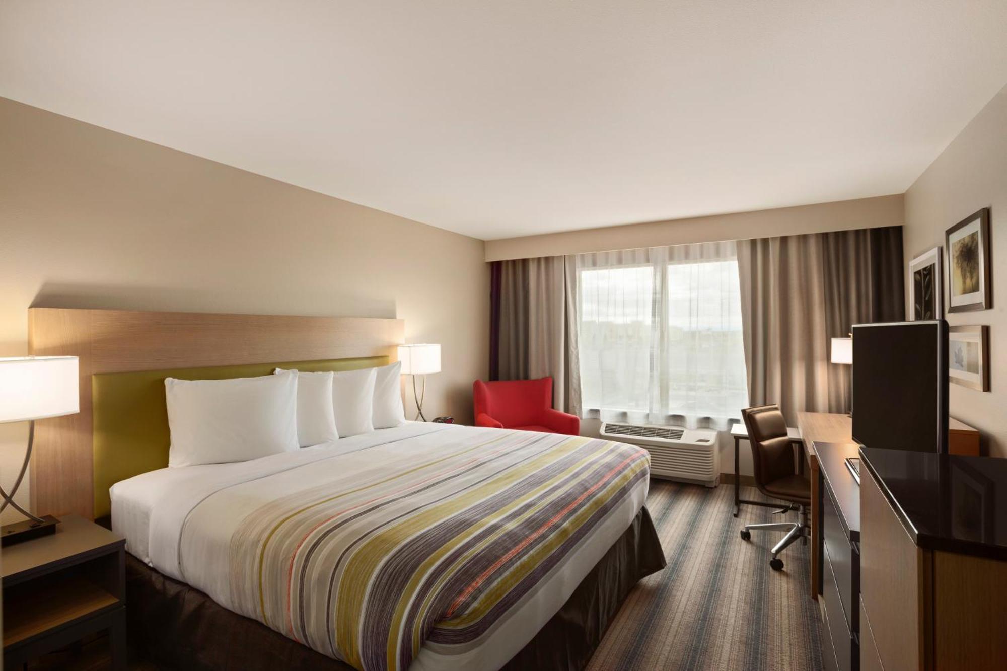 King Room with Roll-in Shower - Disability Access/Non-Smoking