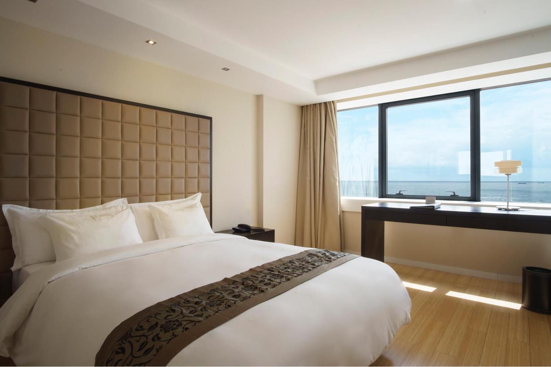 Family Suite with Frontal Sea View