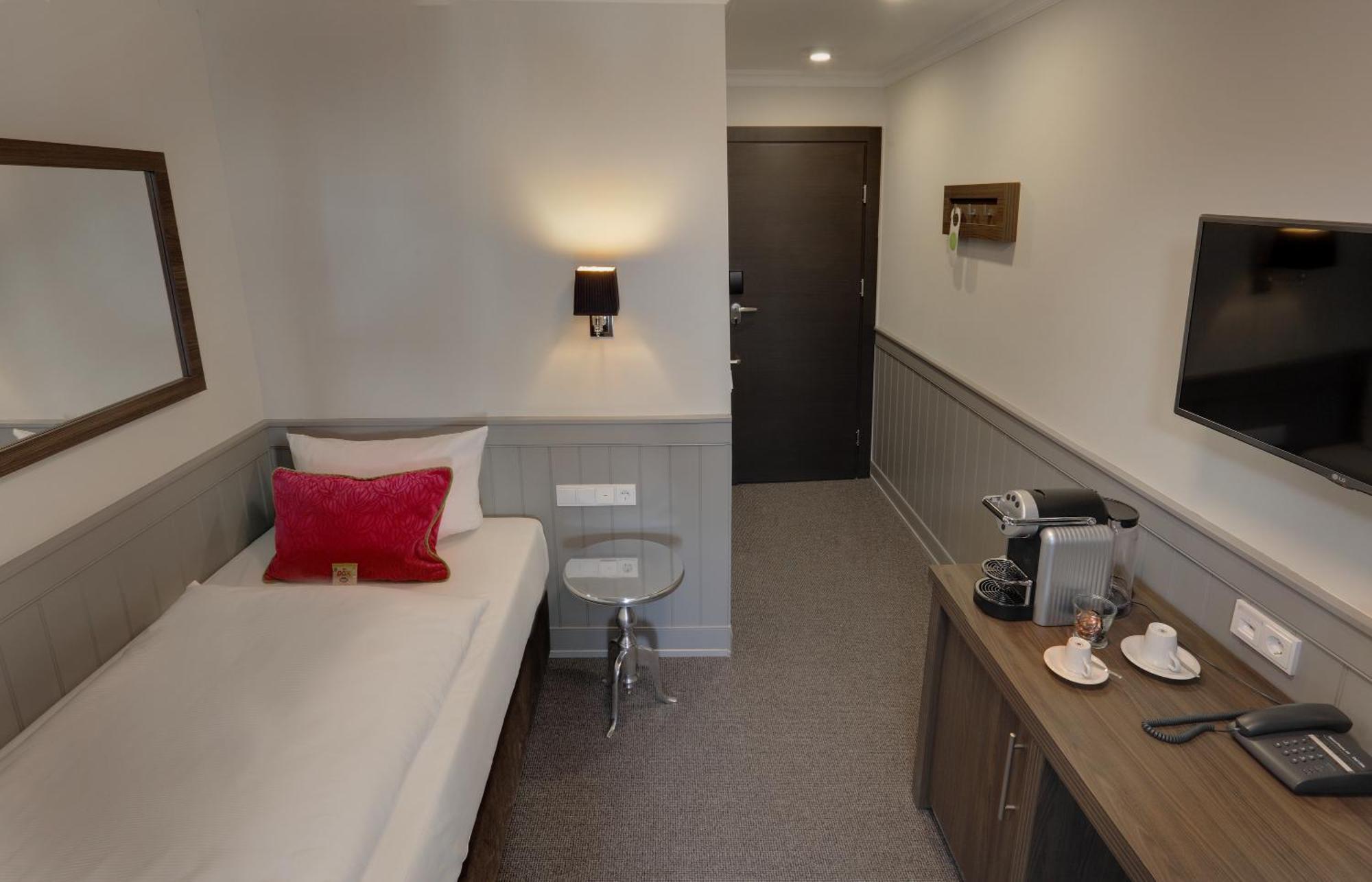 Standard Single Room,229378459:JPEG