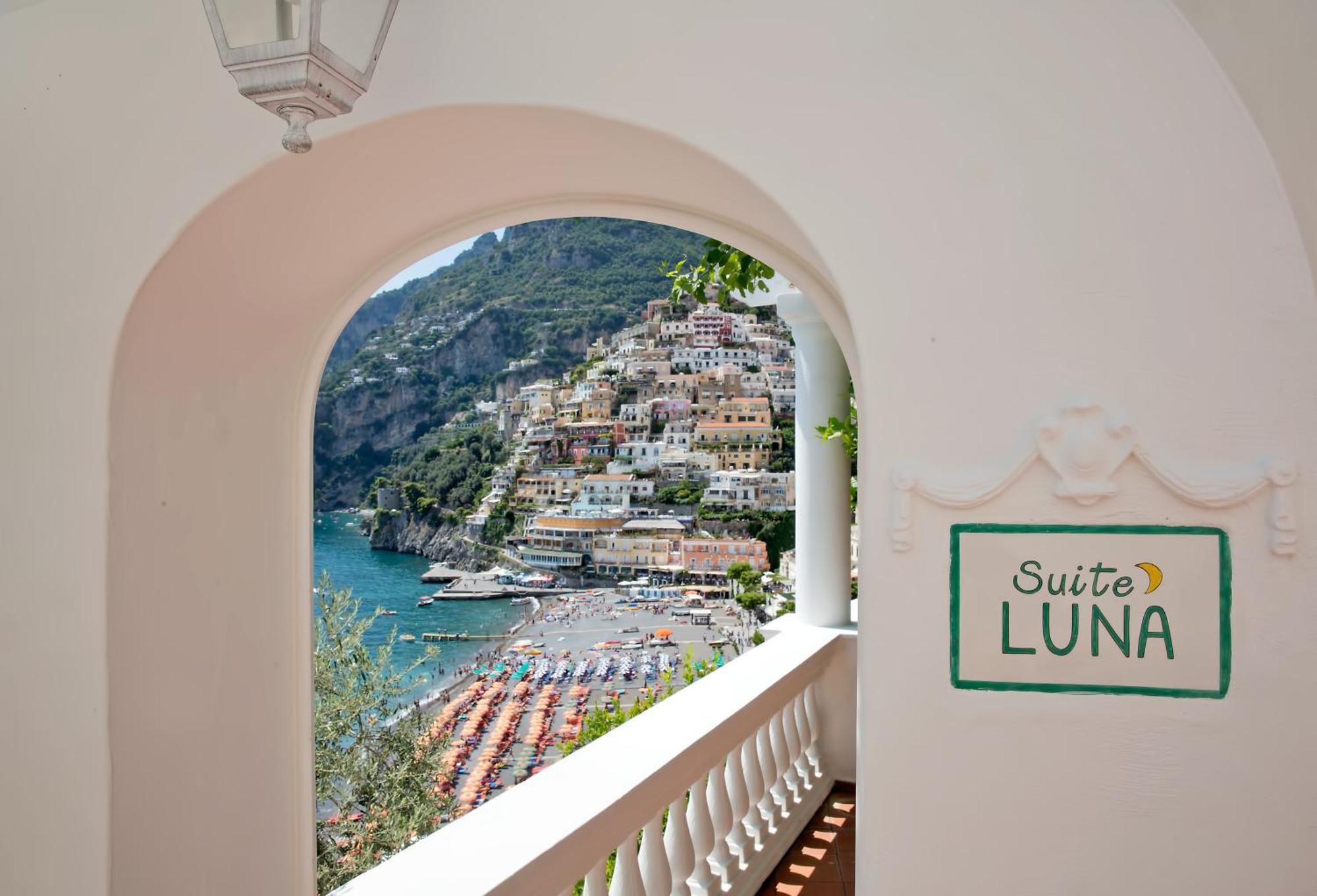 Two-Bedroom Apartment Terrace Sea View