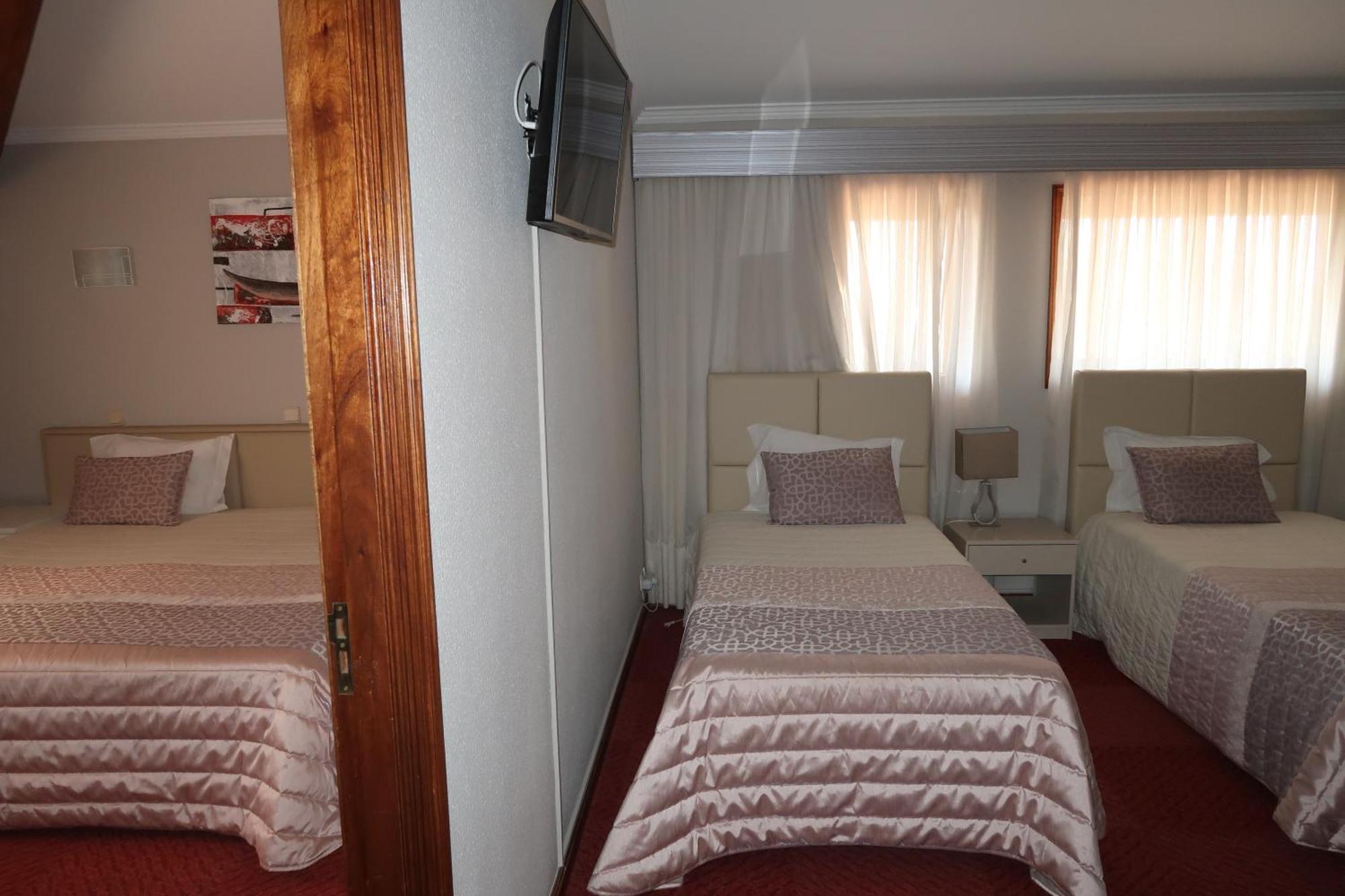 Family Room (2 Adults + 2 Children up to 12 years old),707457982:JPEG