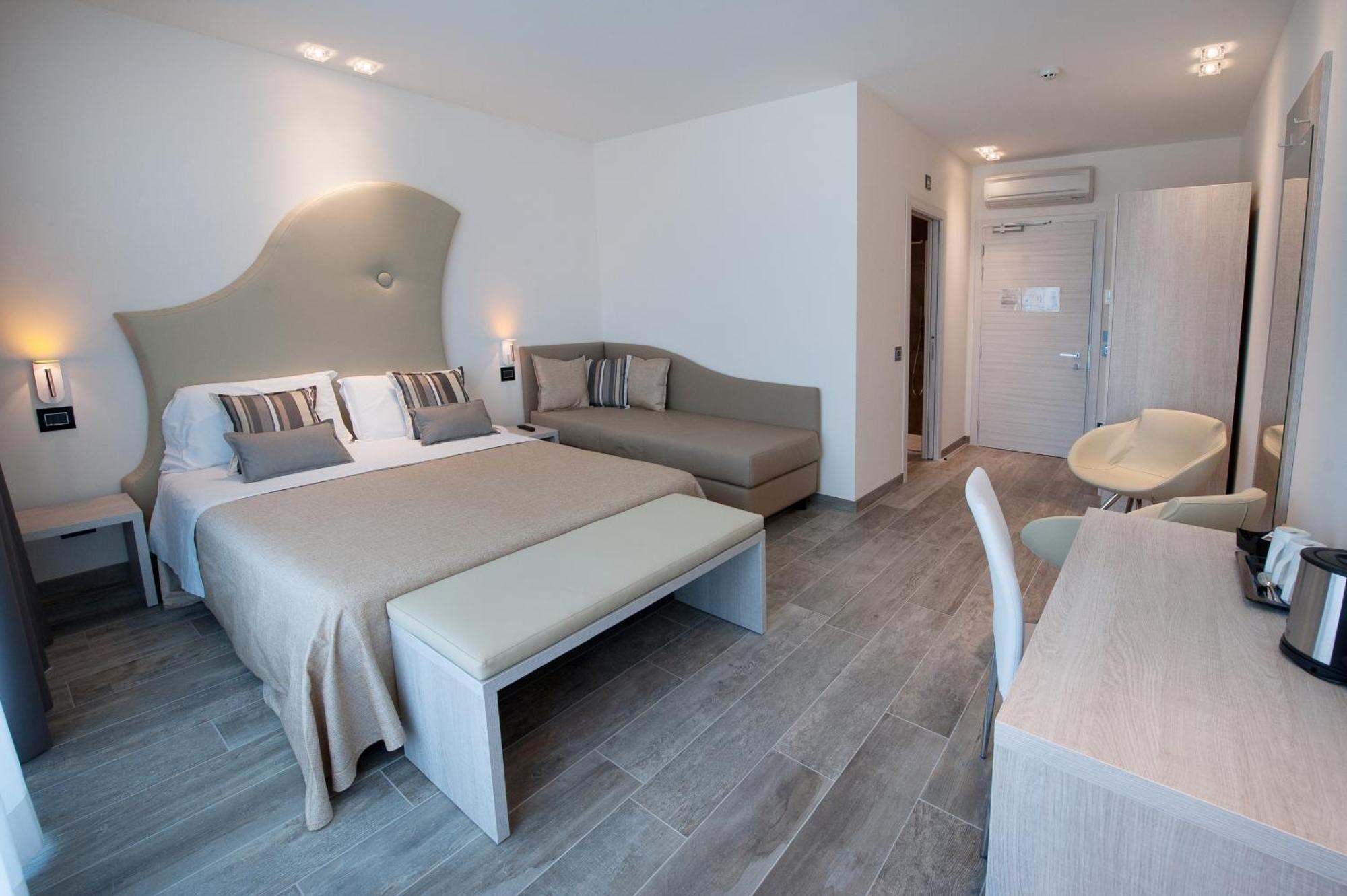 Junior Suite Deluxe Triple Lake View