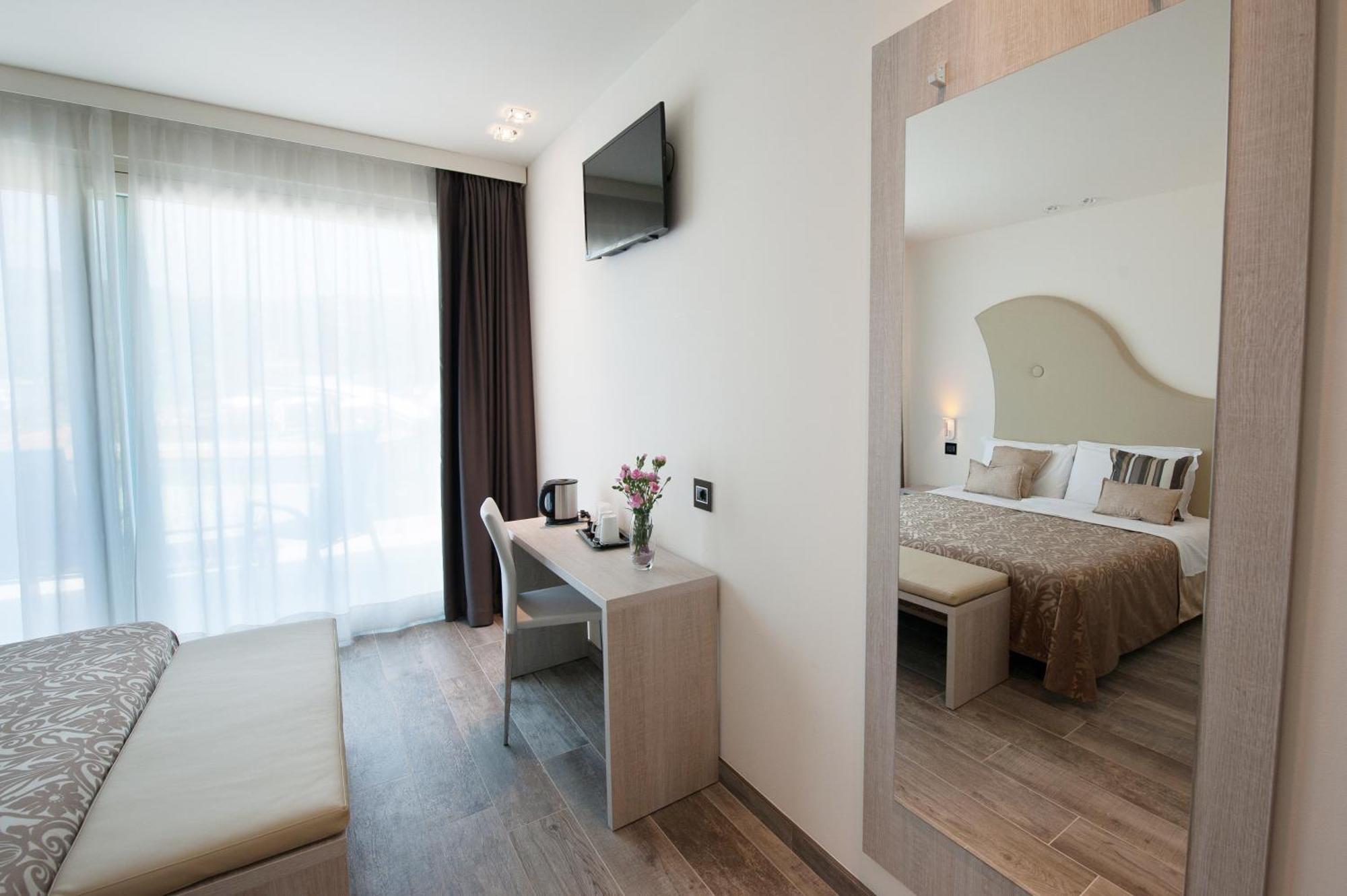 Junior Suite Deluxe Double Lake View