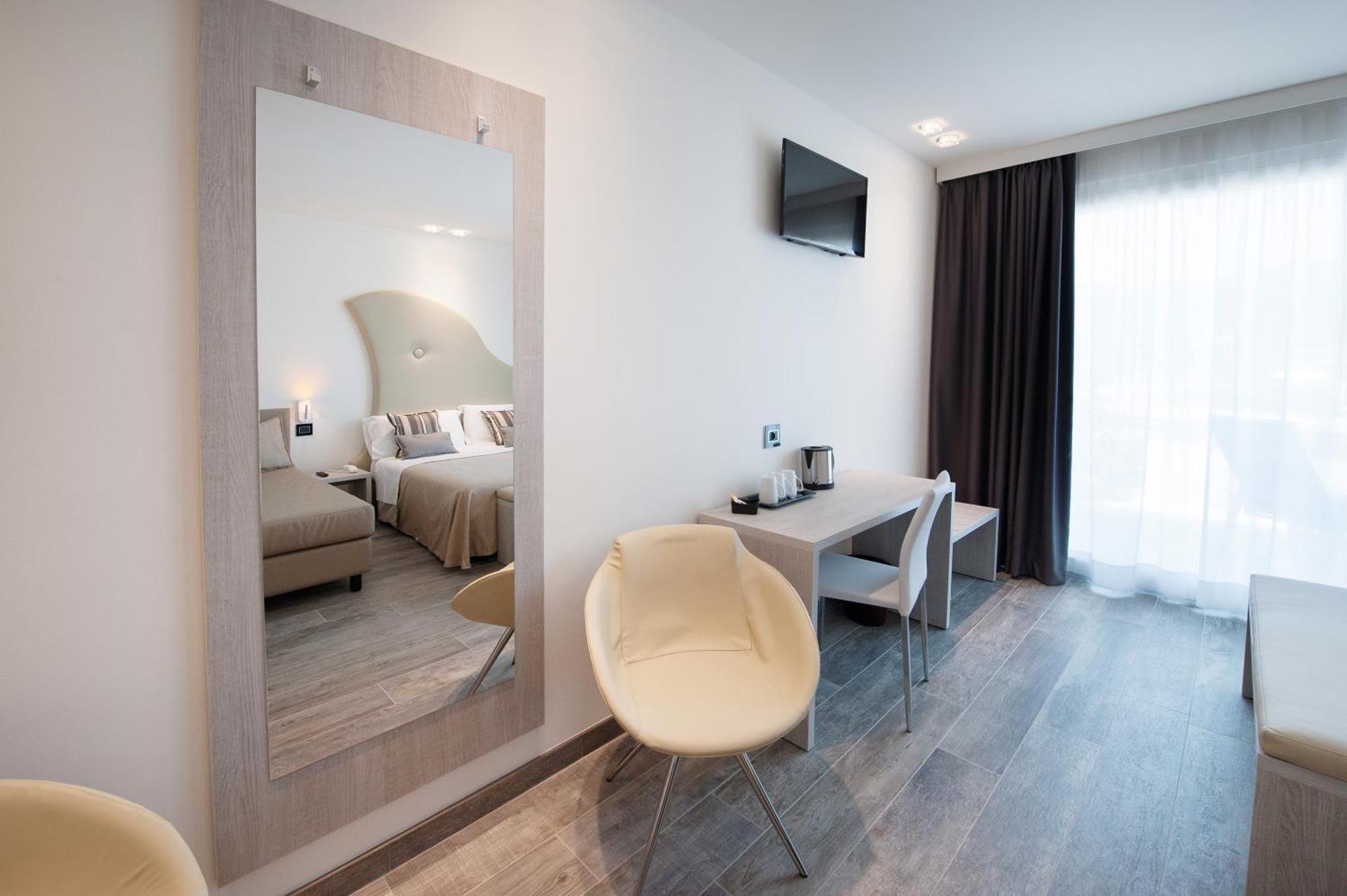 Junior Suite Deluxe Triple Lake View