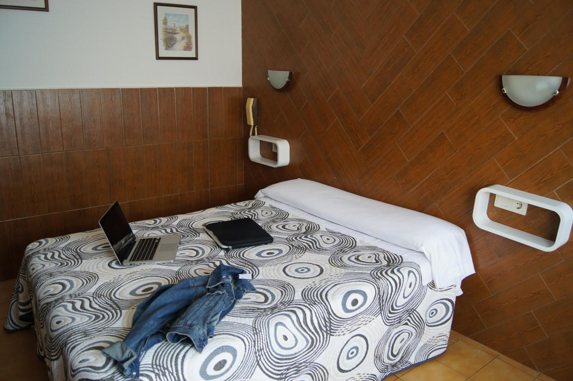 Single Room,707670949:JPEG