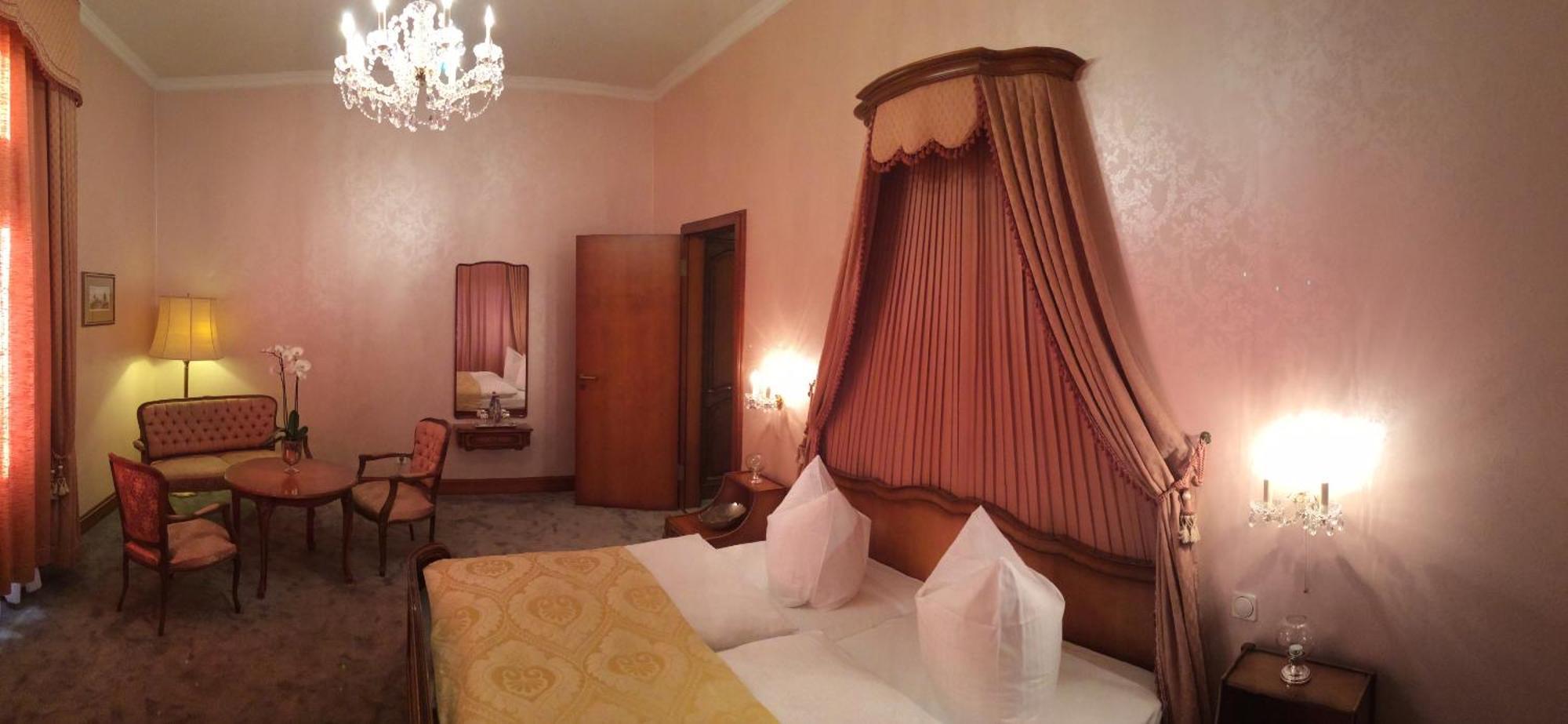 Deluxe Double Room Bath