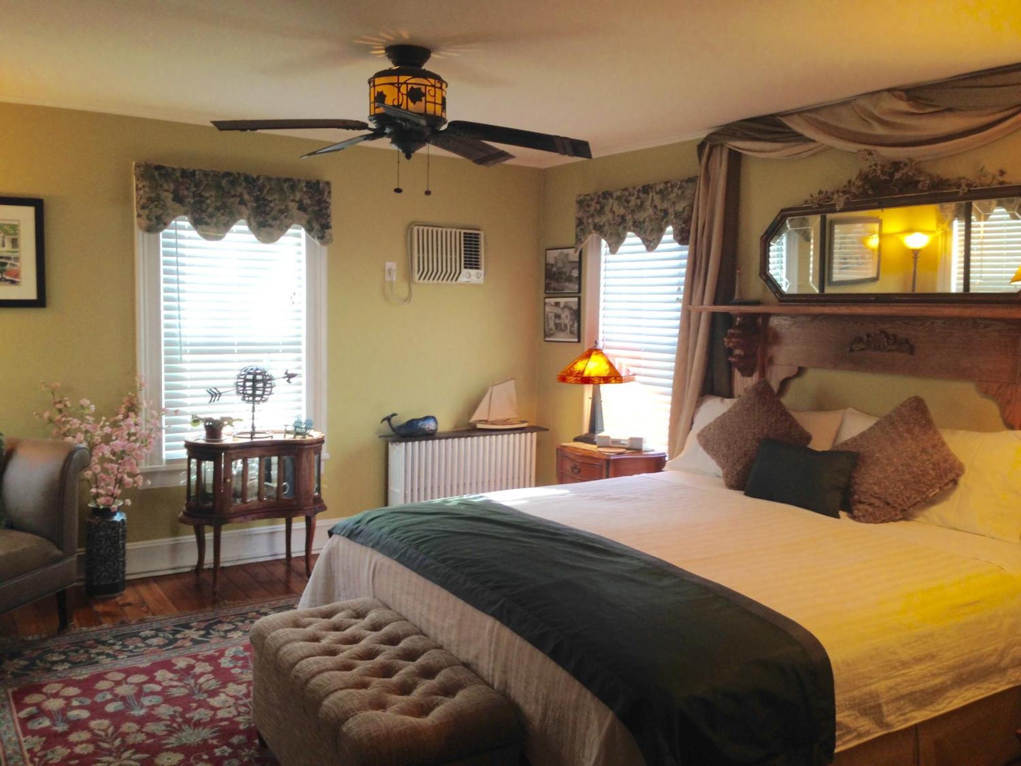 Greenport Room King Waterfront