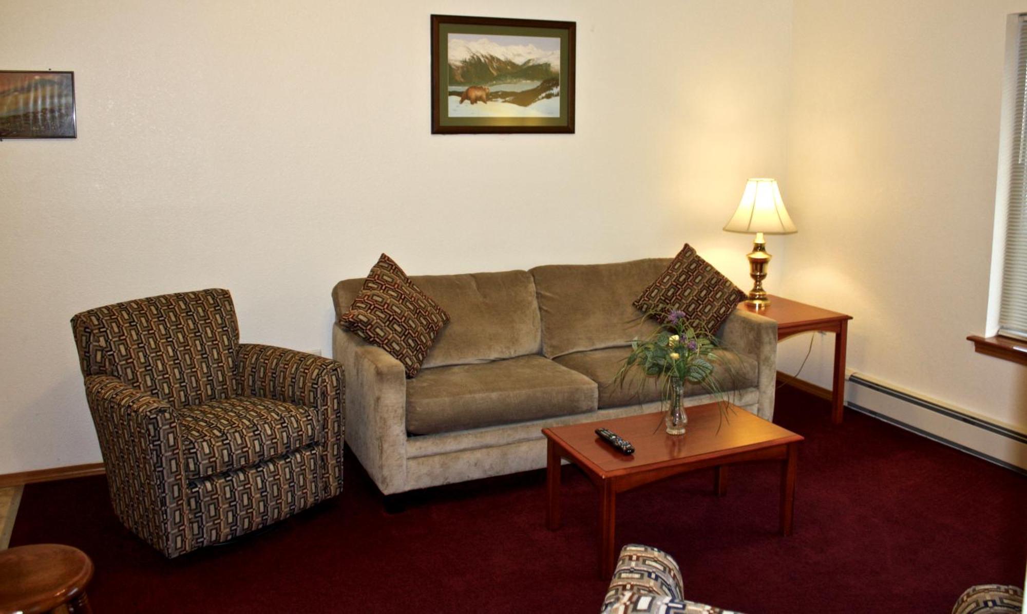 One-Bedroom Queen Suite