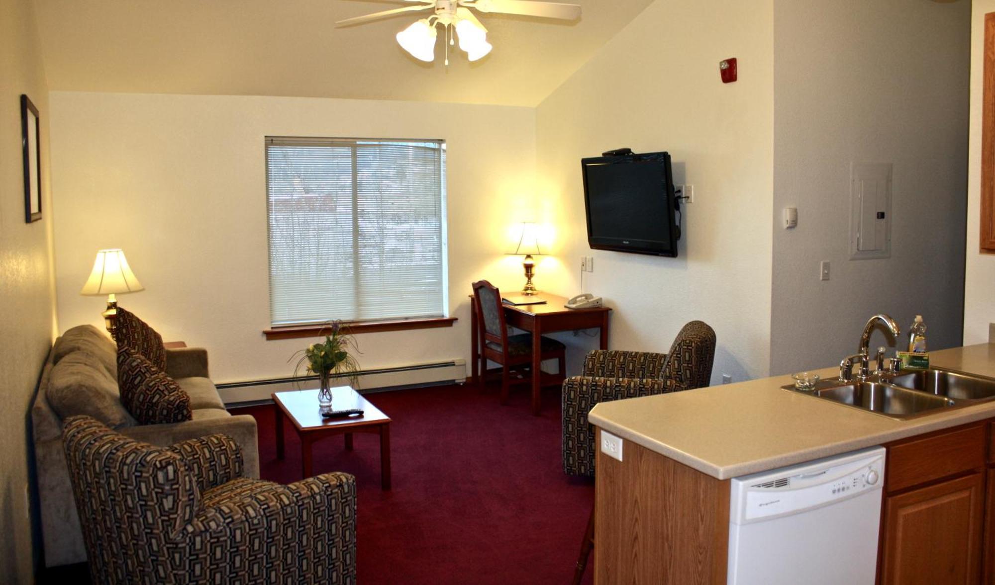 One-Bedroom Queen Suite