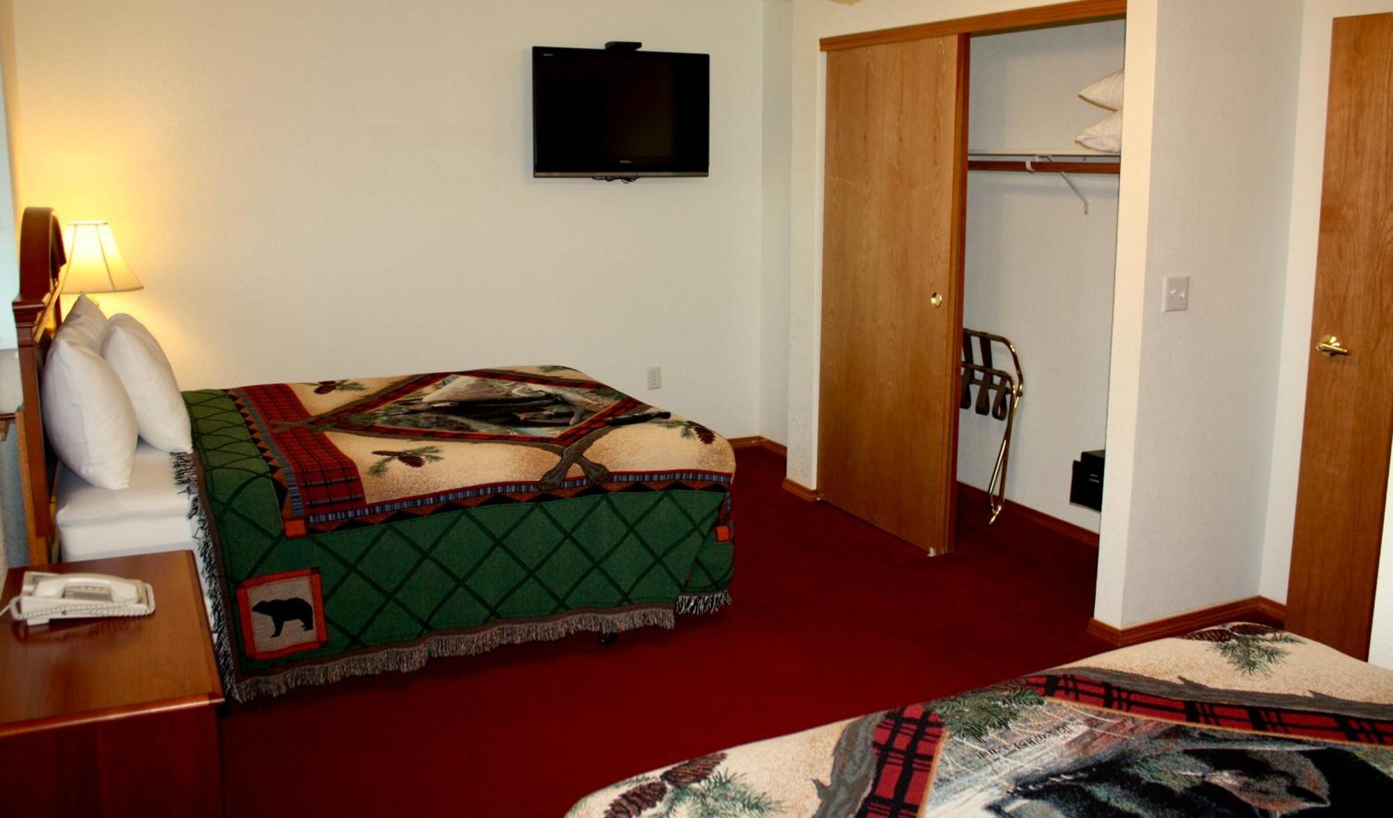 One-Bedroom Queen Suite Two Queen Beds