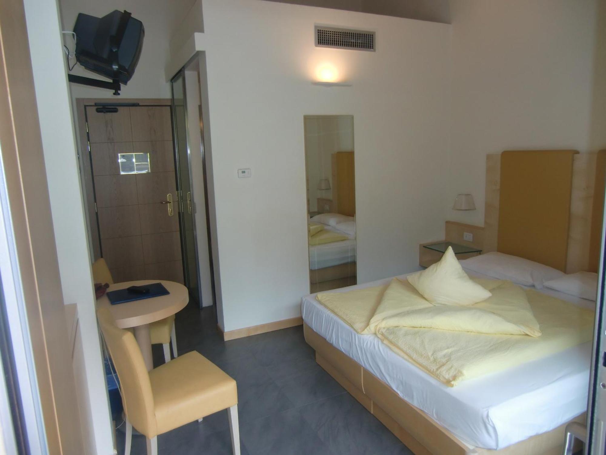 Basic Doppel- oder Zweibettzimmer mit Terrasse - Erdgeschoss