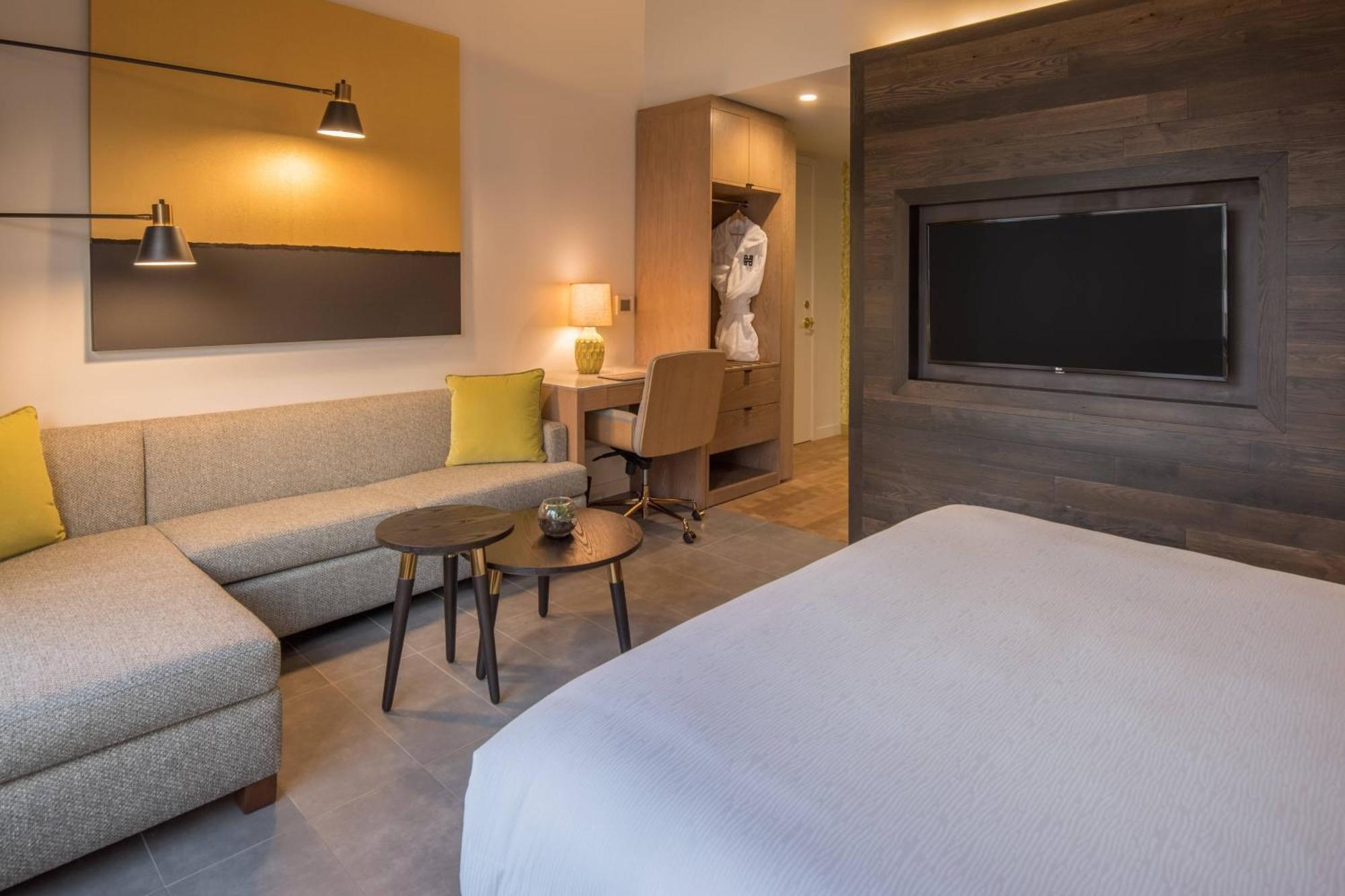 Premium King Room City View