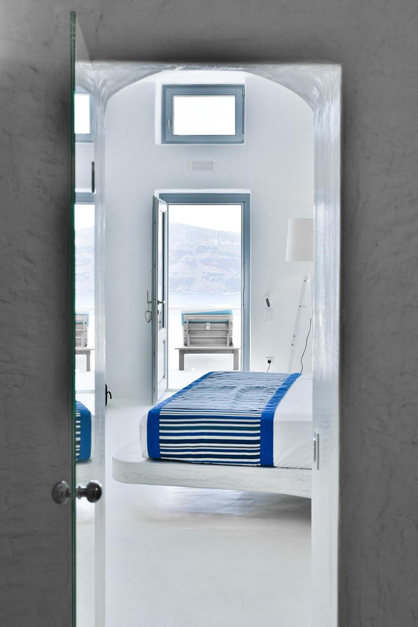 Junior Suite Outdoor Heated Plunge Pool Jets