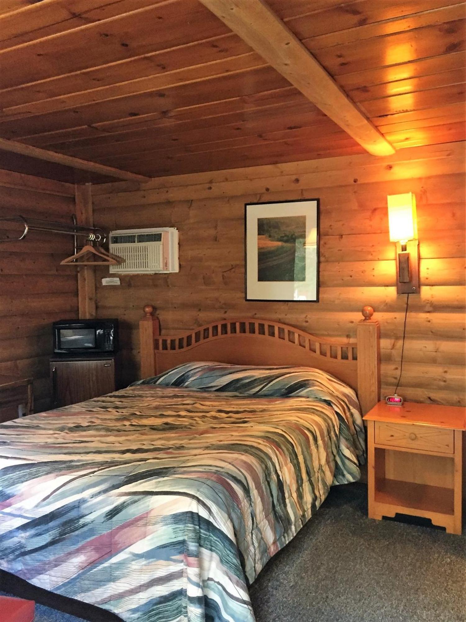 Queen Cabin Pet Friendly