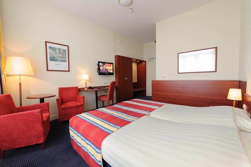 Comfort Twin Room with Bath & extra bed,709956463:JPEG