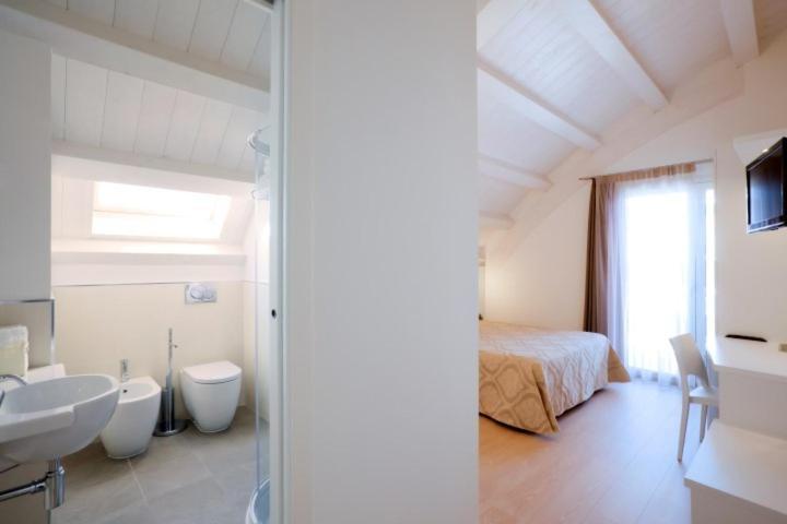 Deluxe Double Room Side Sea View