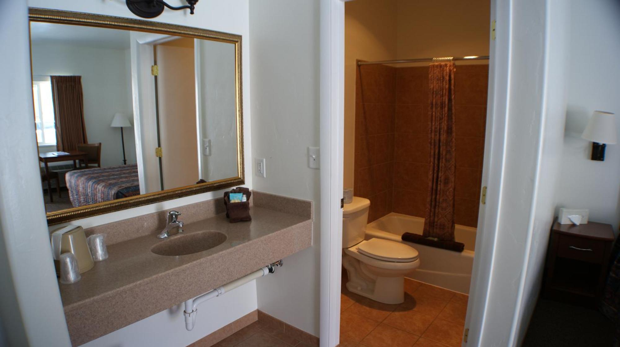 Deluxe King Suite,983231707:JPEG