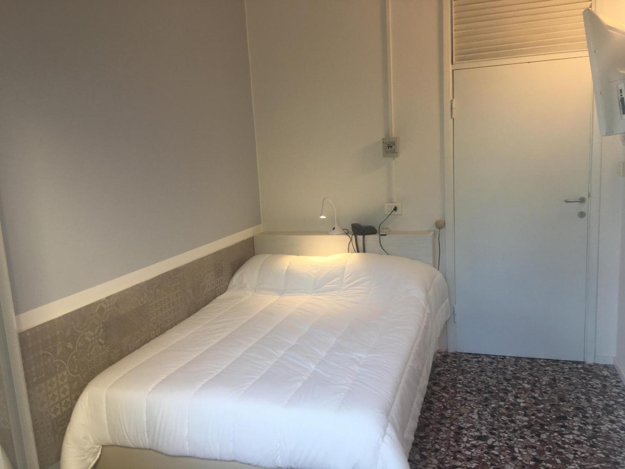 Single Room Private External Bathroom