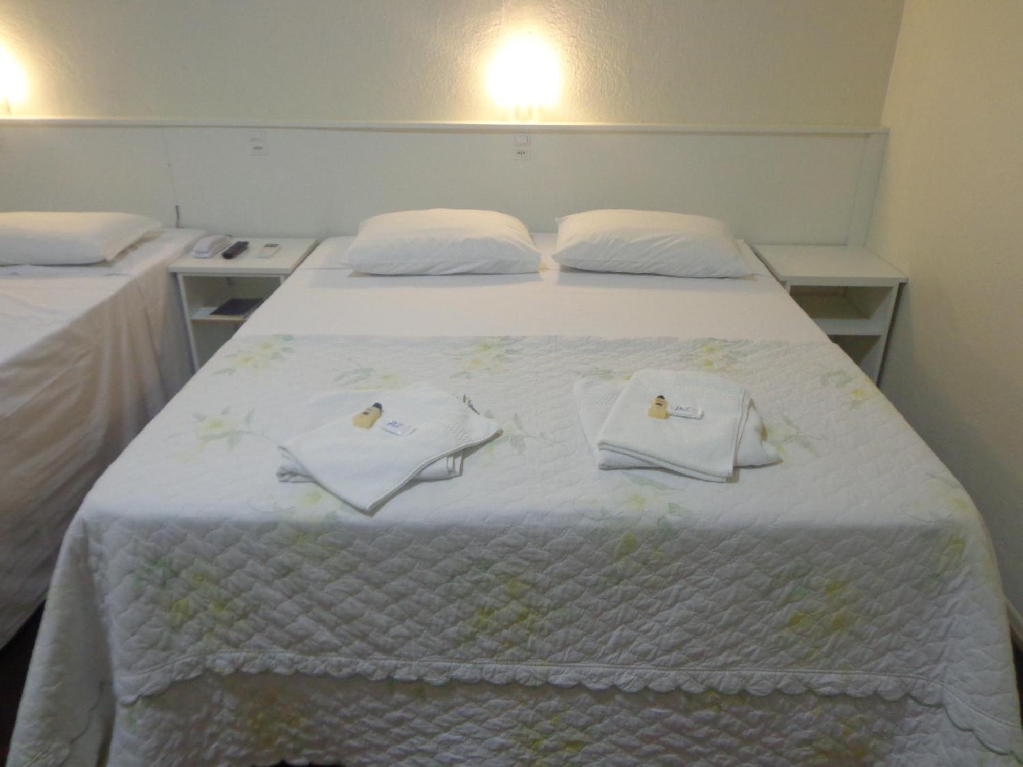 Quarto Família 1 cama de casal e 2 de solteiro