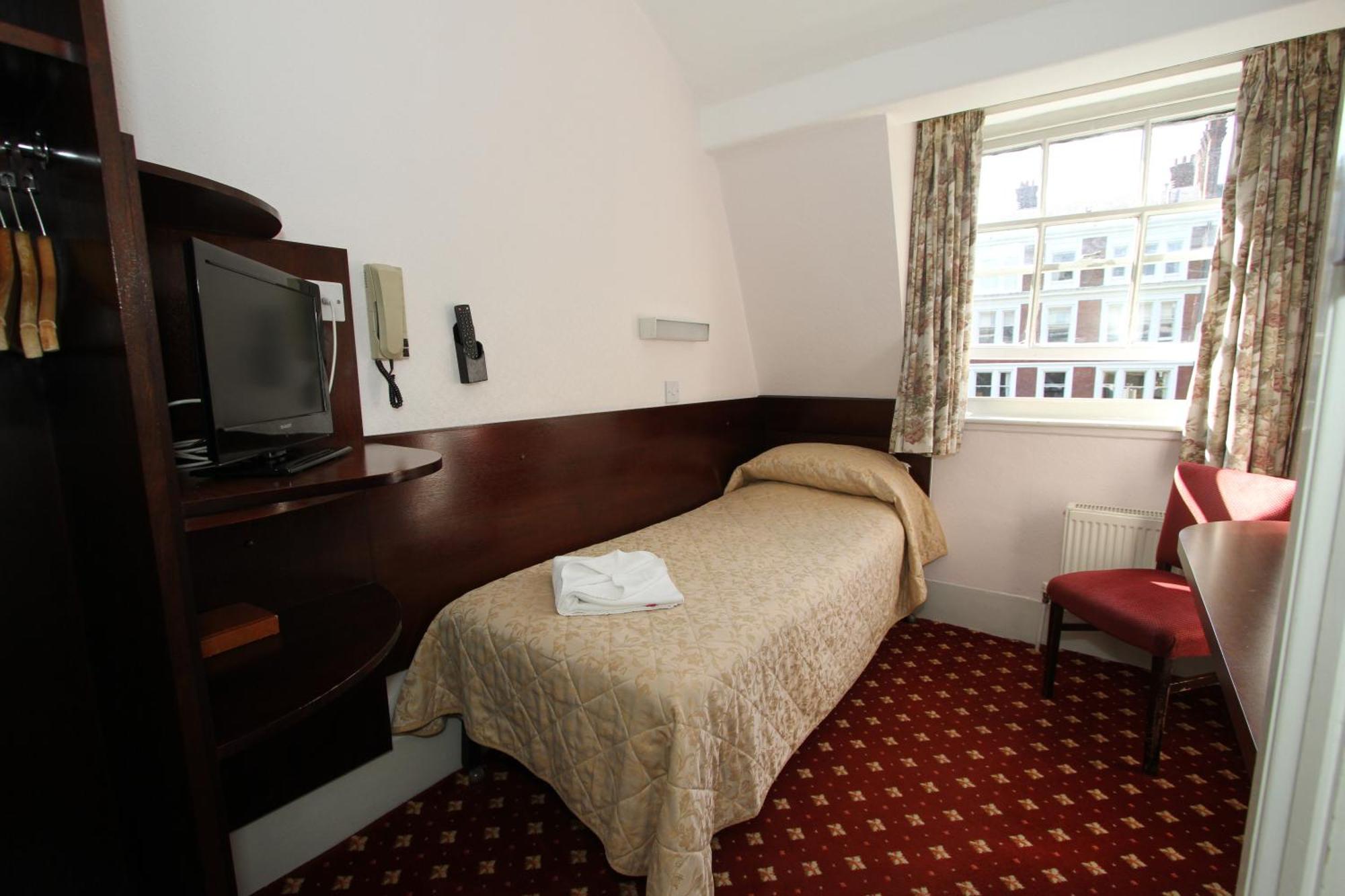 Single Room with Shared Bathroom,710836000:JPEG