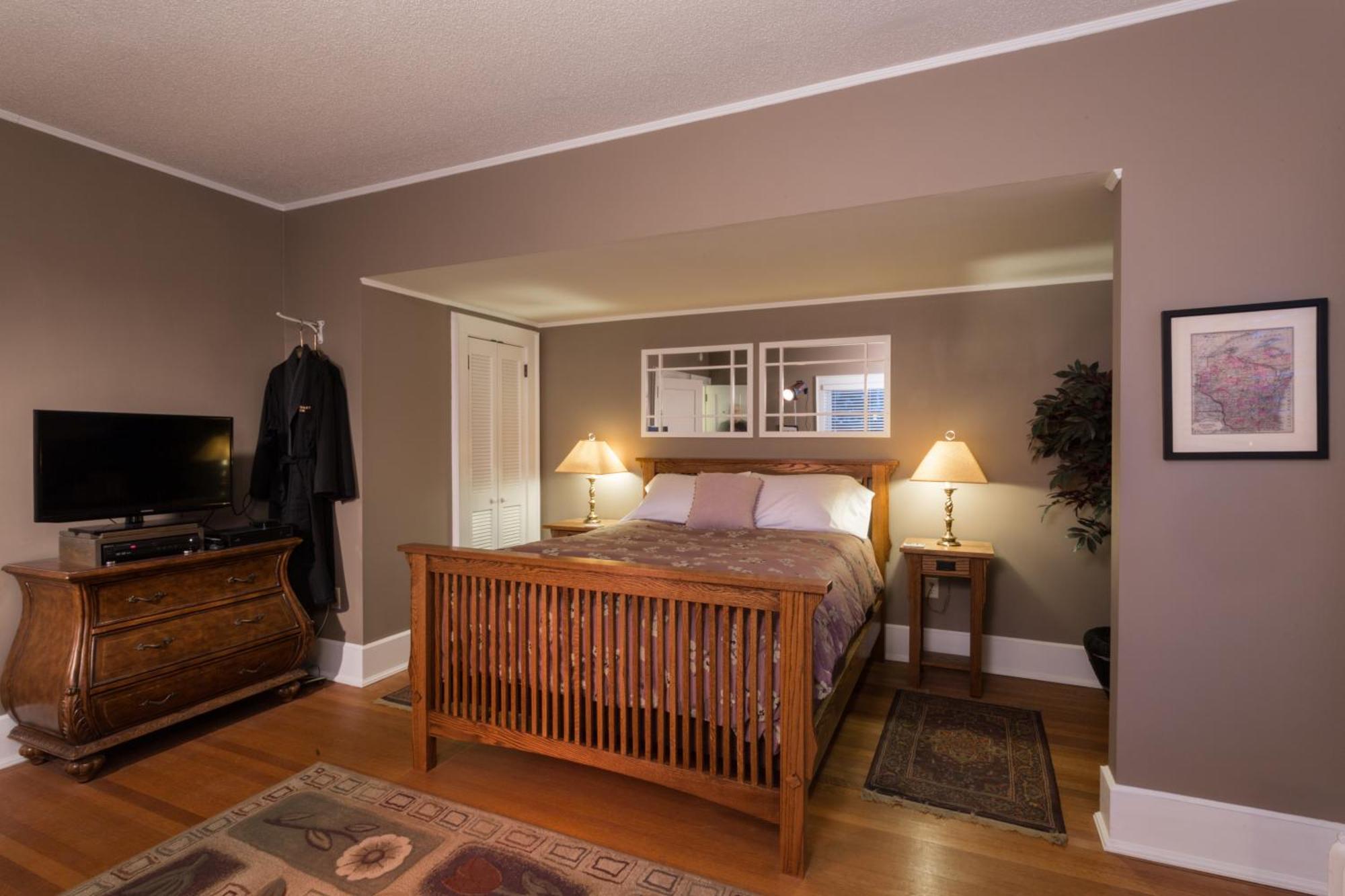 Deluxe Queen Room