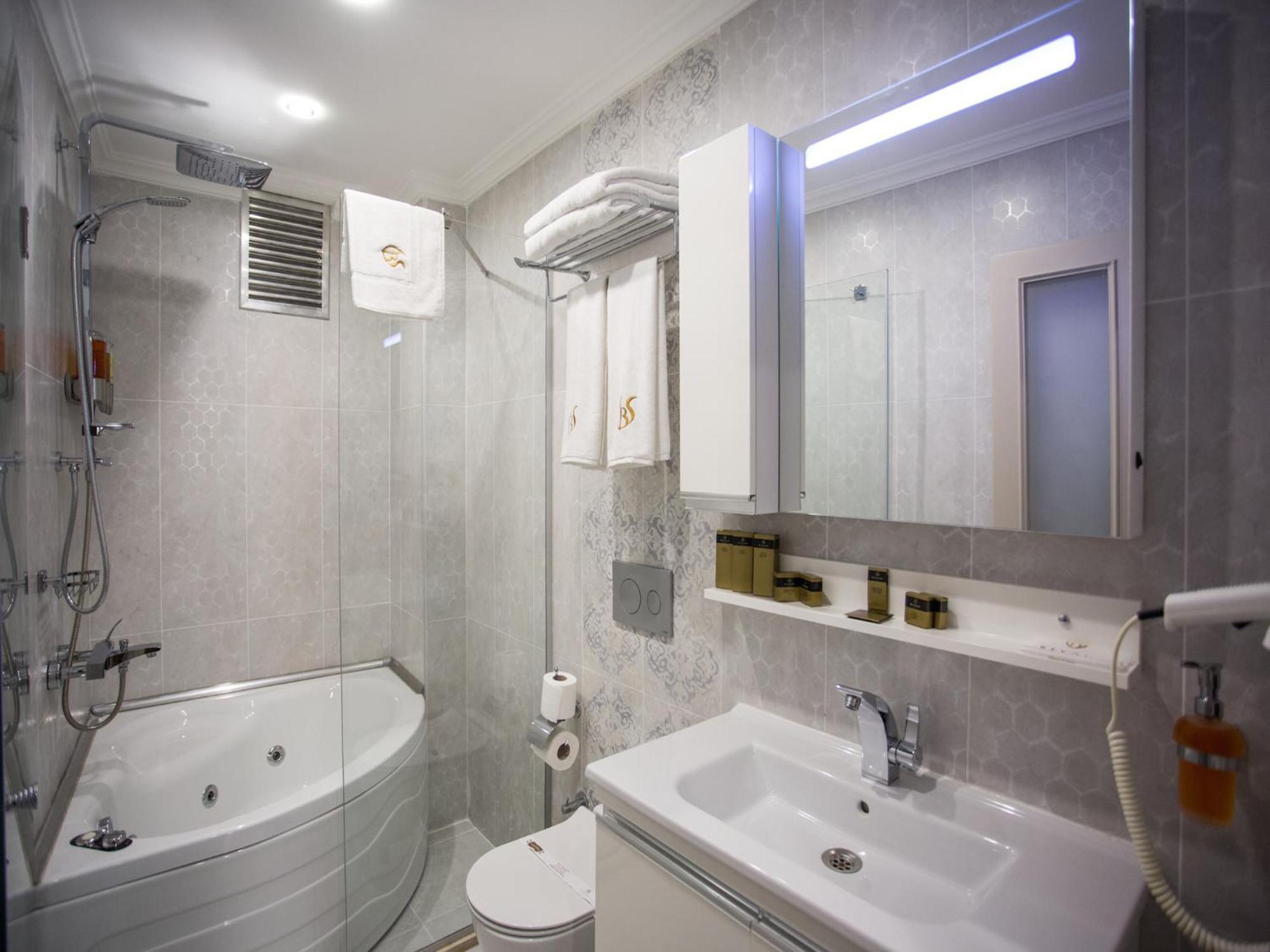 Deluxe Double Room Istiklal view