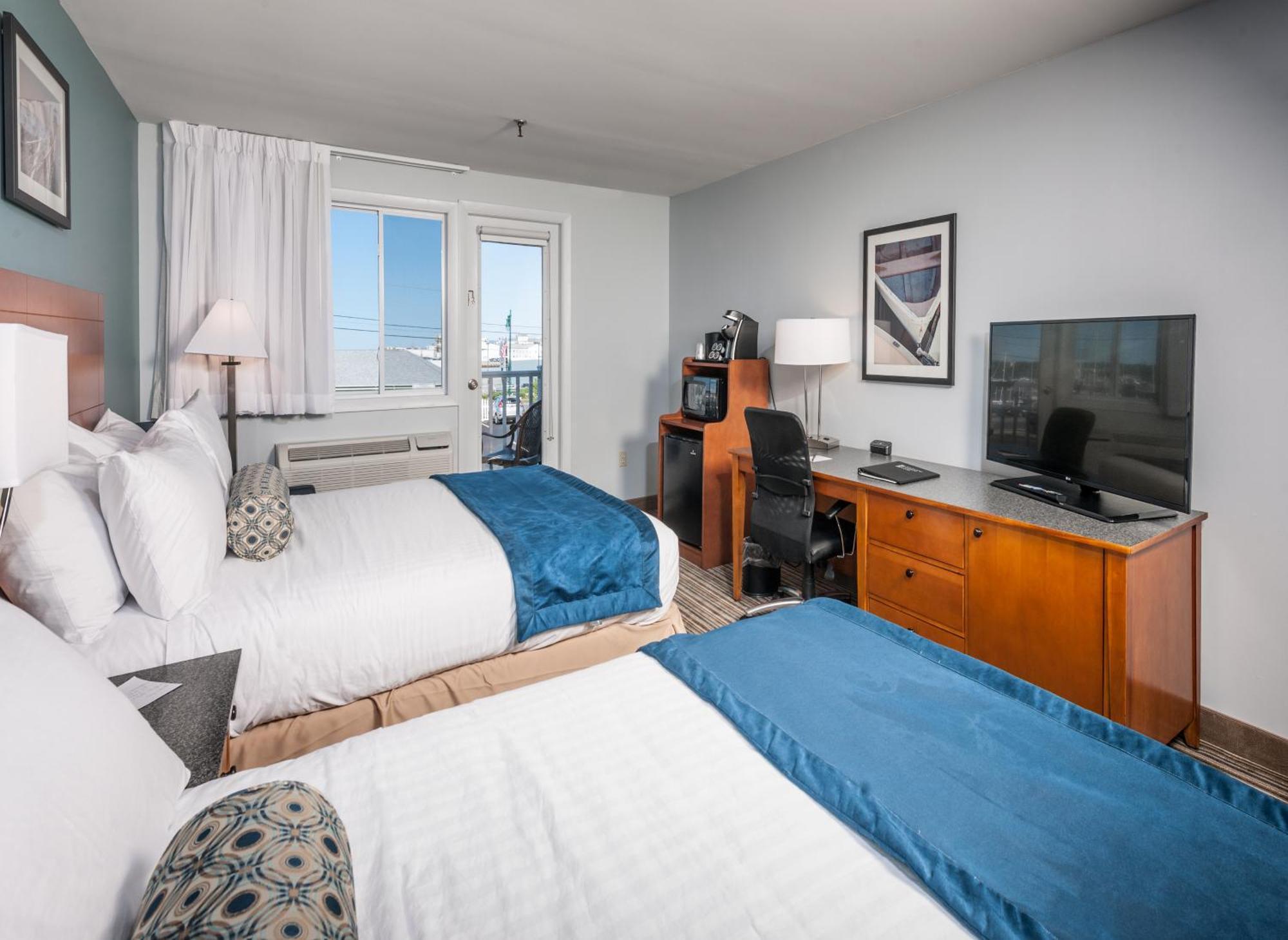 Two Queen Beds Balcony Harbor View