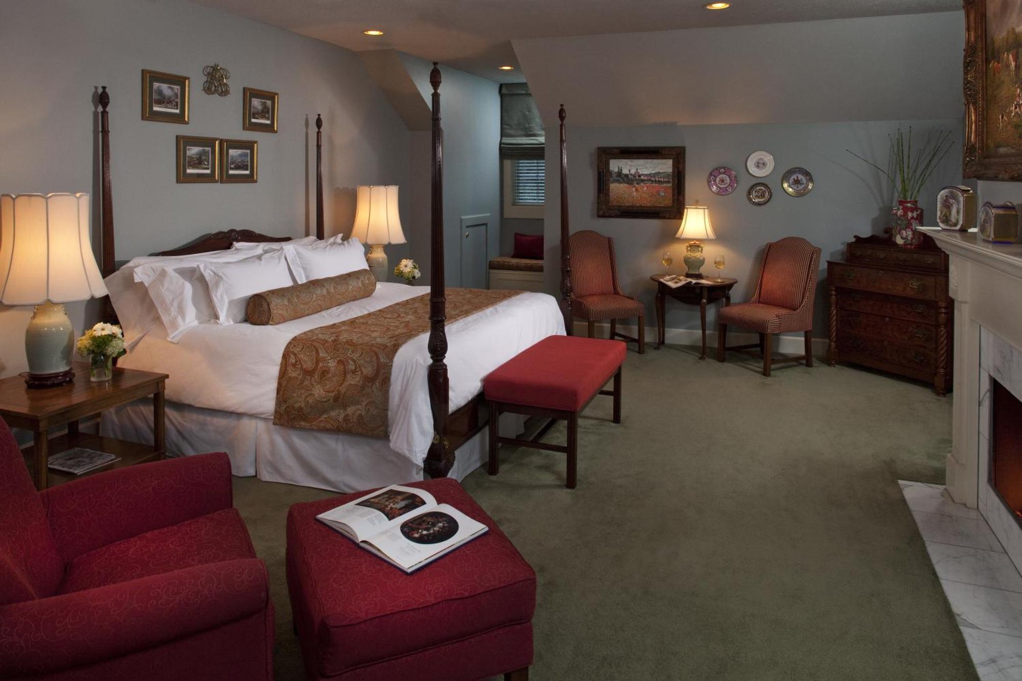 Deluxe King Suite