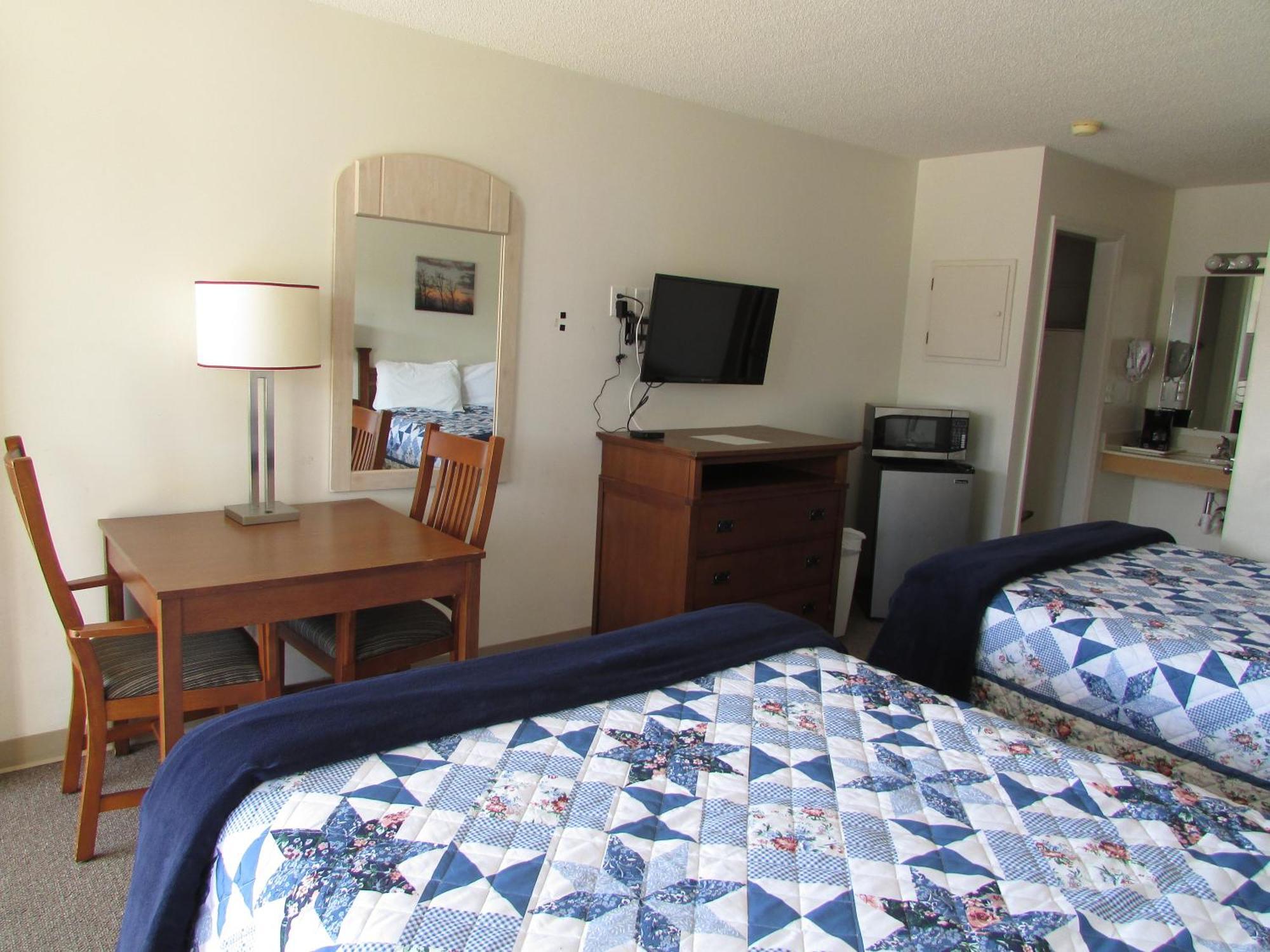 Queen Room Pool View
