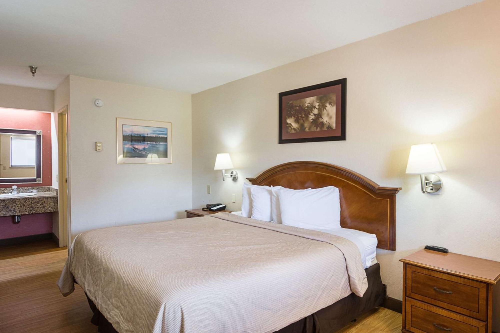 King Room - Accessible/Non-Smoking