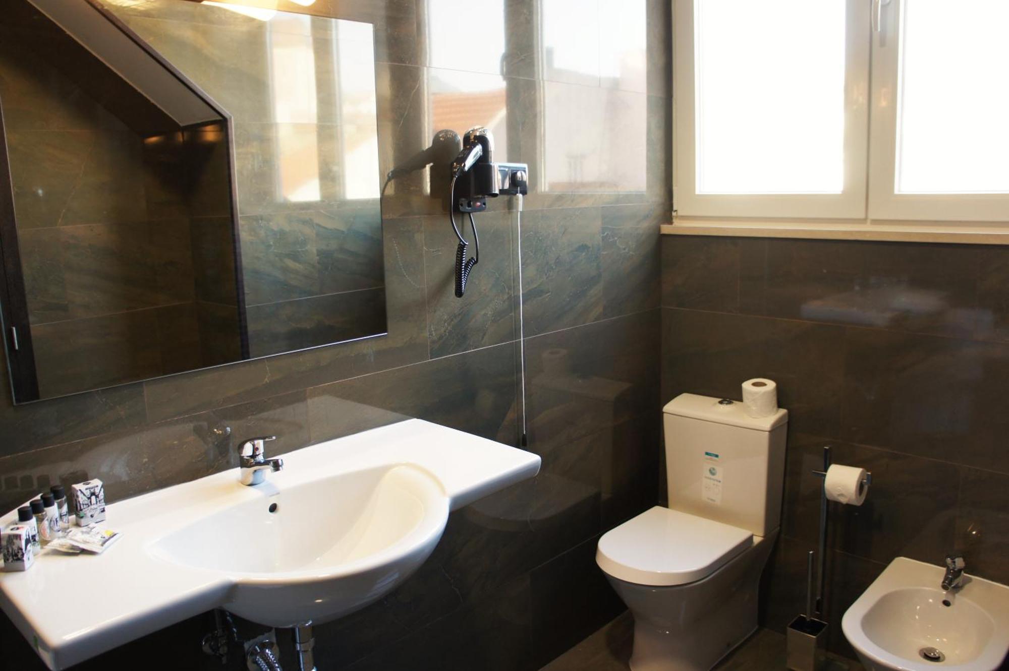 Double or Twin Room Private Ensuite Bathroom