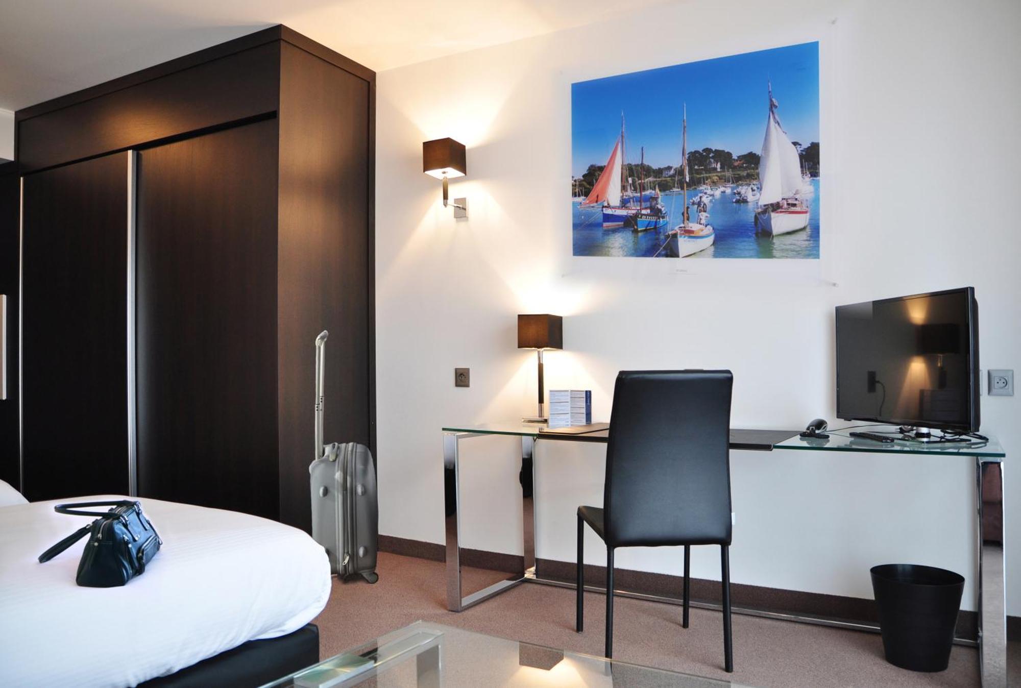 Studio 2 Twin Beds